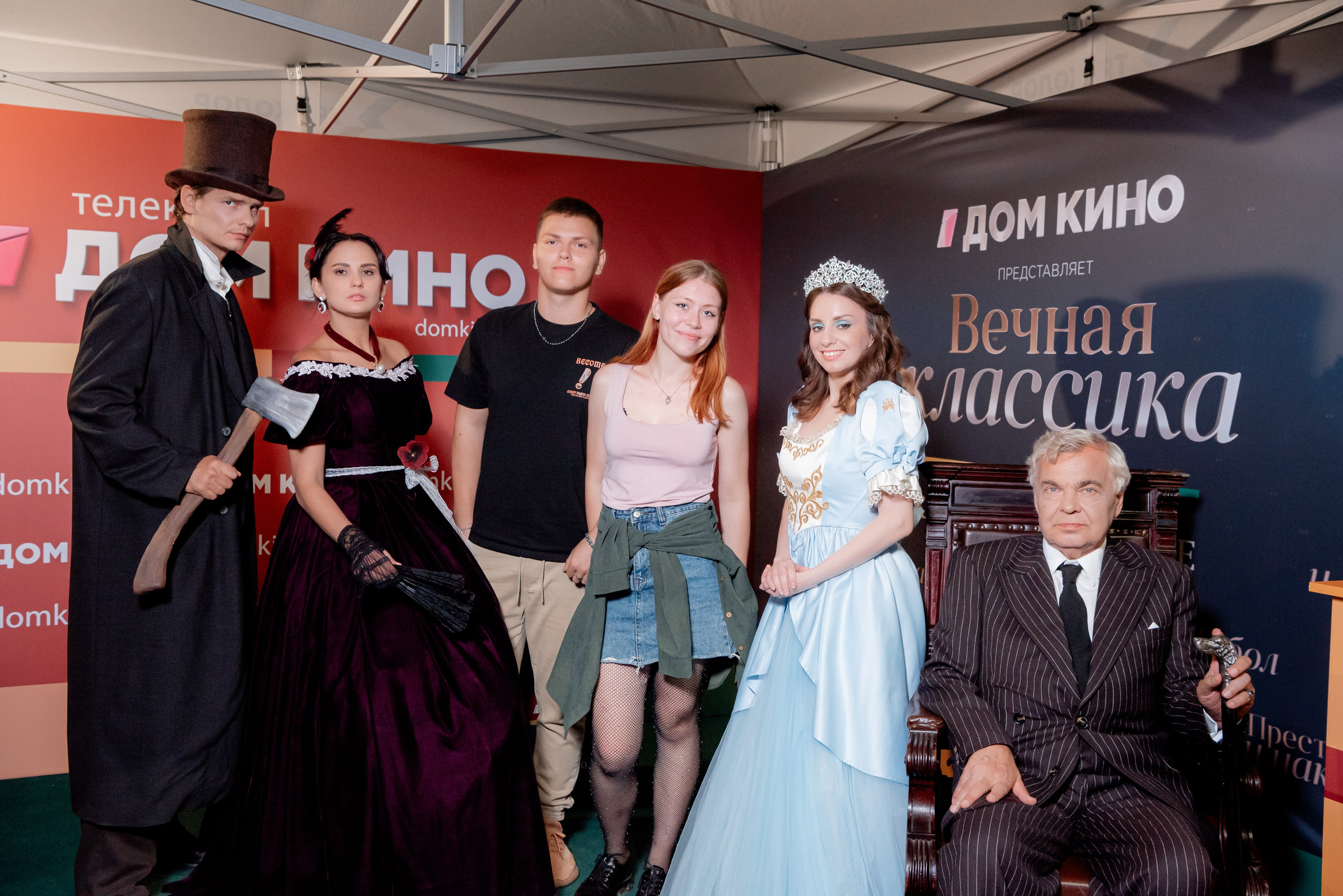 Портретные фото с артистами в палатке Триколор Дом Кинов на день города Волгоград. Фотограф в Волгограде и Волжском Александр Горбань