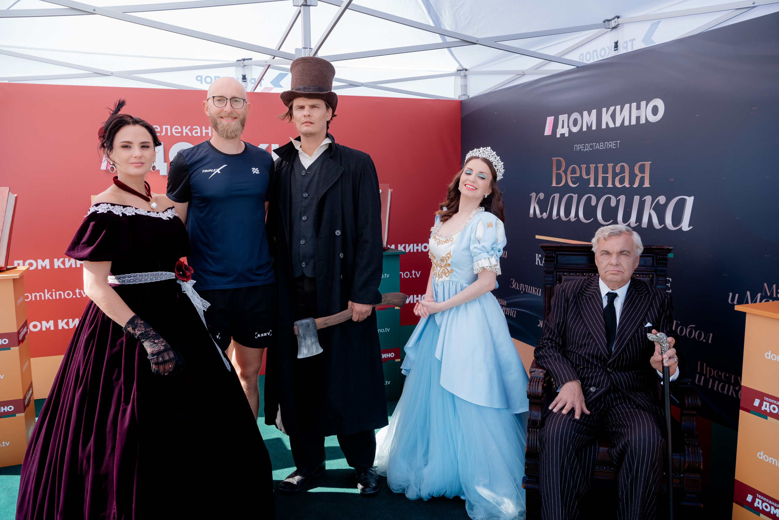 Портретные фото с артистами в палатке Триколор Дом Кинов на день города Волгоград. Фотограф в Волгограде и Волжском Александр Горбань