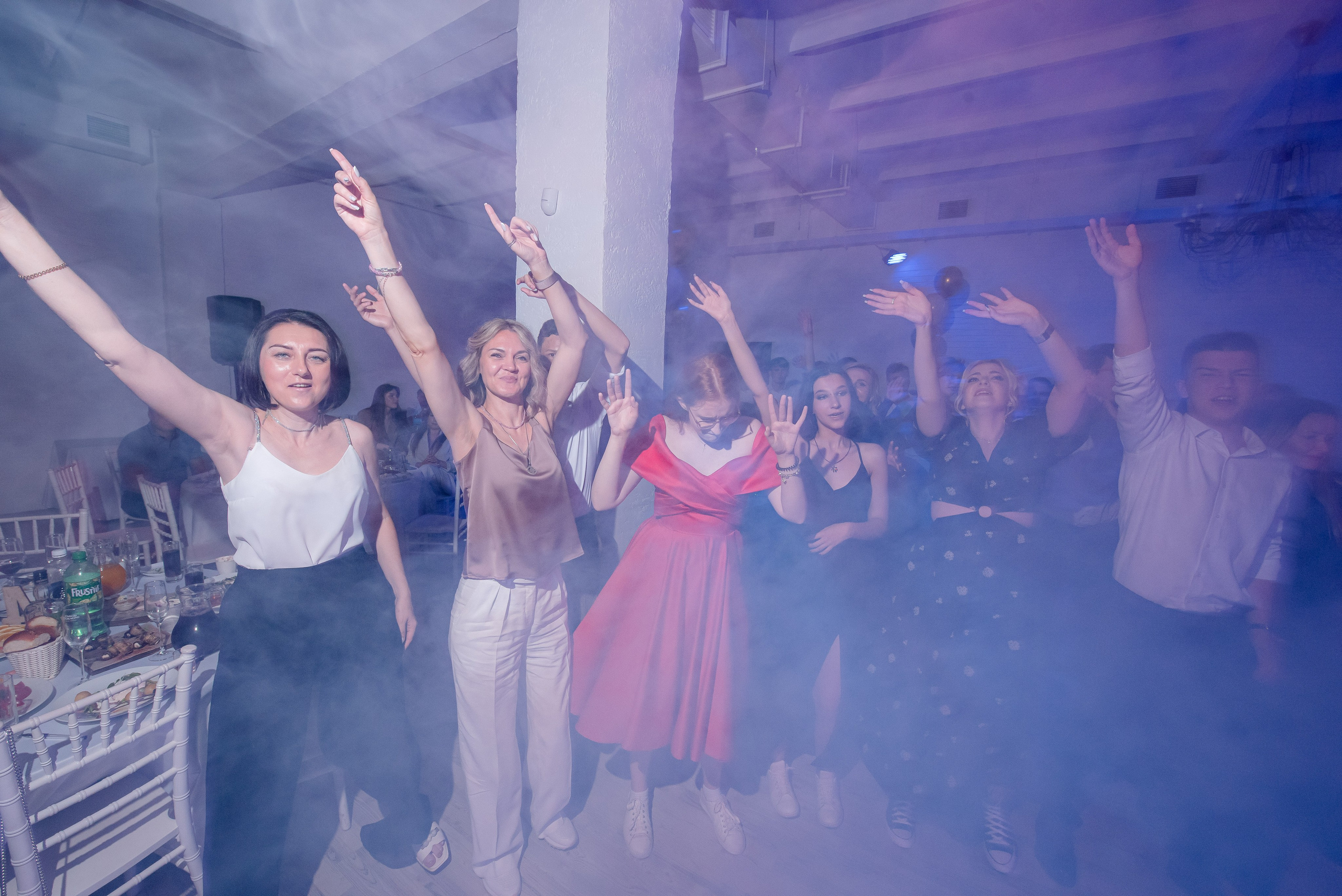 30 Школа. Вручение и Банкет. ДК Юбилейный и Банхоф. Фотограф в Волгограде и Волжском Александр Горбань