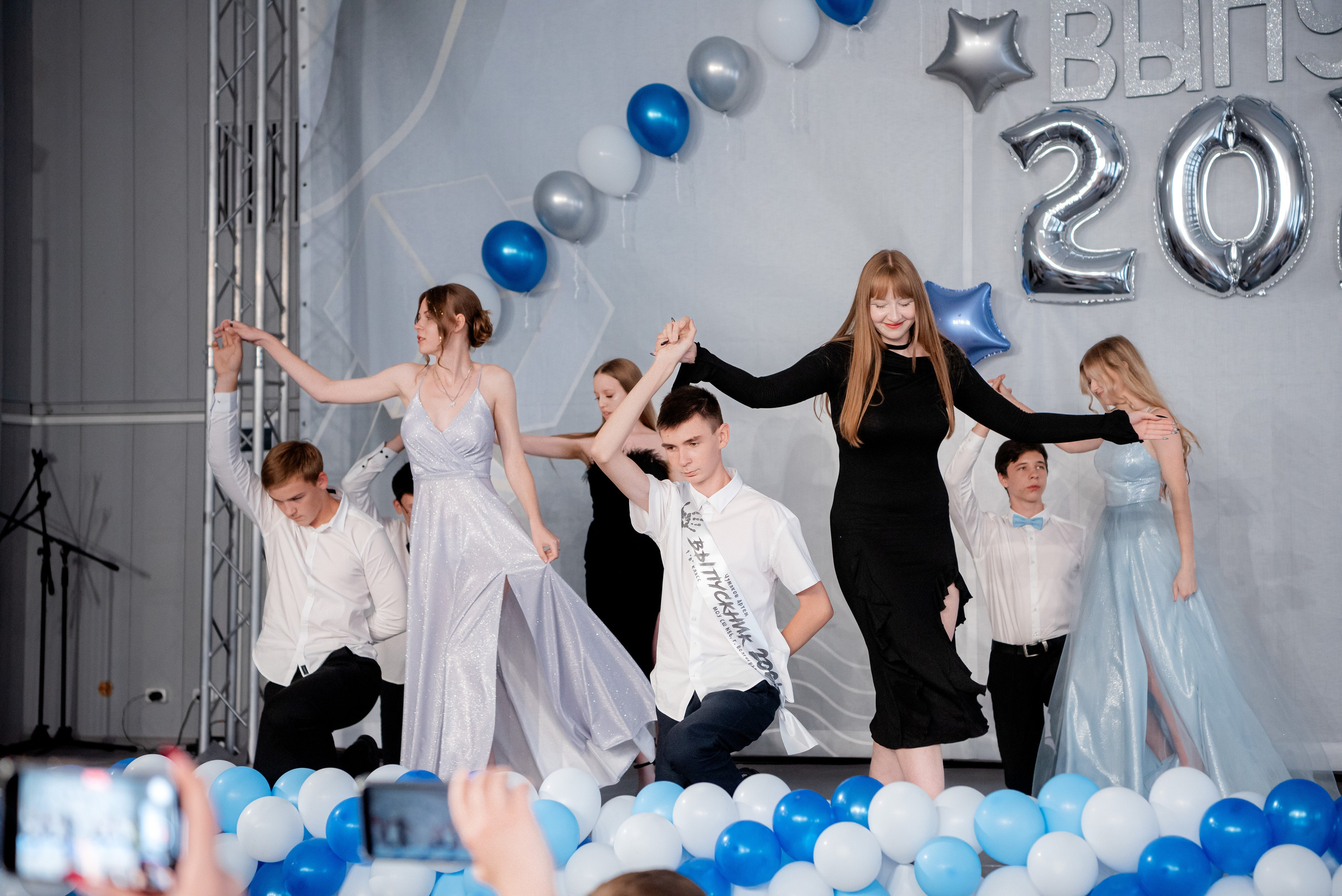 86 школа. Вручение. ДК Тракторозаводского района. Фотограф в Волгограде и Волжском Александр Горбань