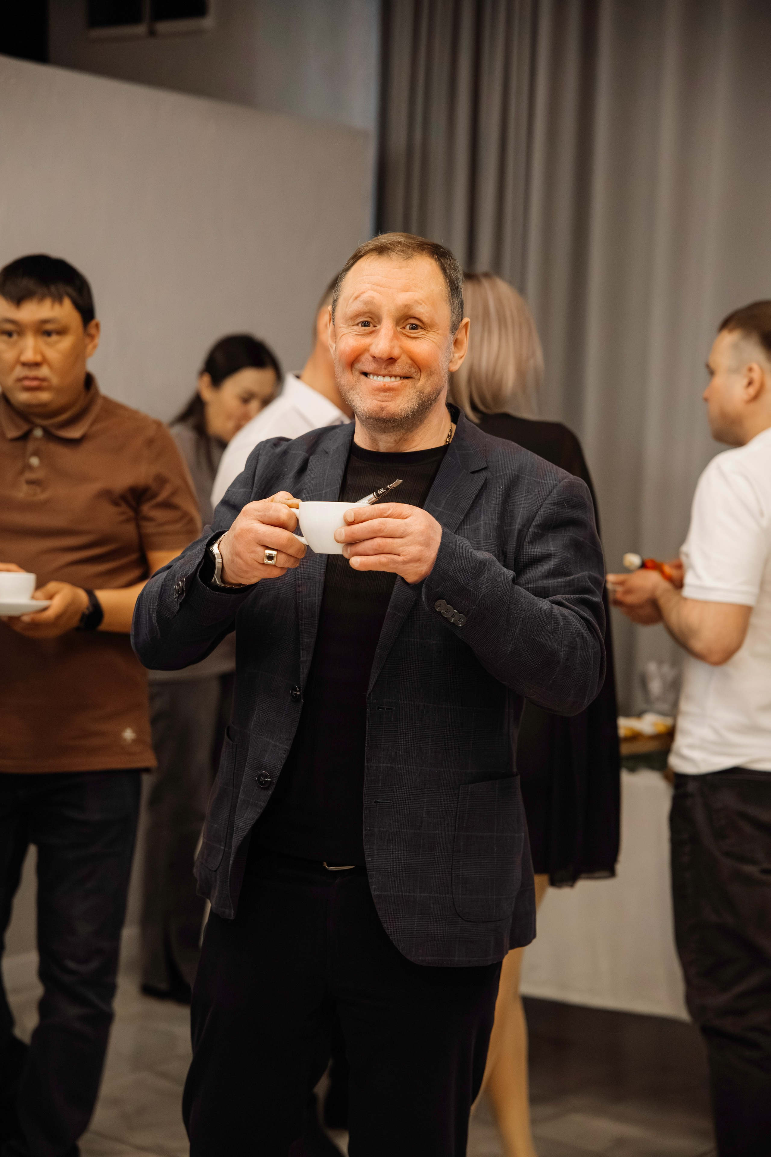 Империя Изобилия — выступления спикеров для предпринимателей. Свадебный фотограф в Иркутске Бобылев Никита