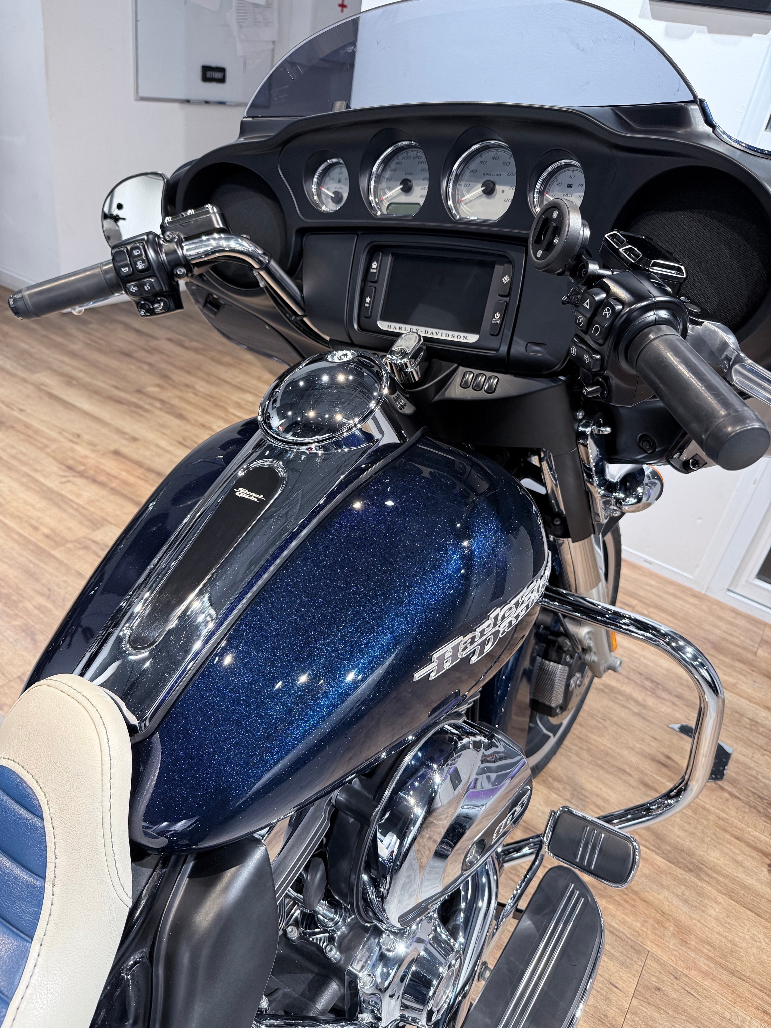 2014 Street Glide 103 ABS. Hello Davidson, Москва. Только хорошие мотоциклы…