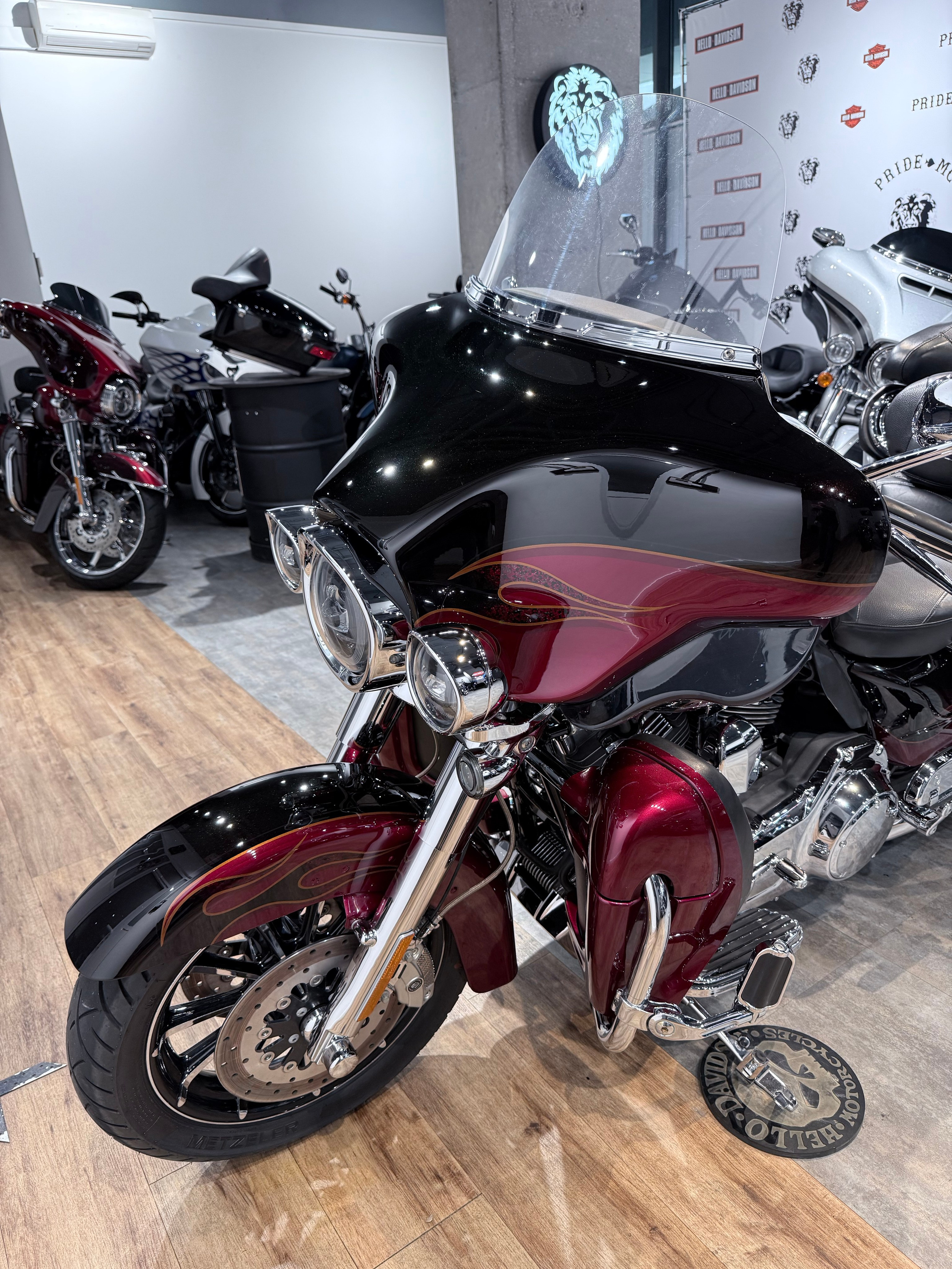 CVO Limited 110 (Exclusive Black Ember & Rio Red). Hello Davidson, Москва. Только хорошие мотоциклы…