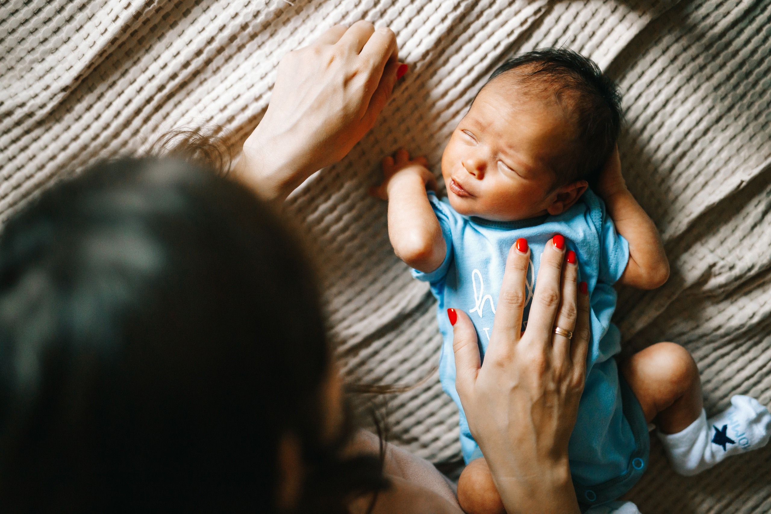 Пример семейной фотосессии дома. Дмитрий Мартьянов семейный фотограф в Санкт-Петербурге