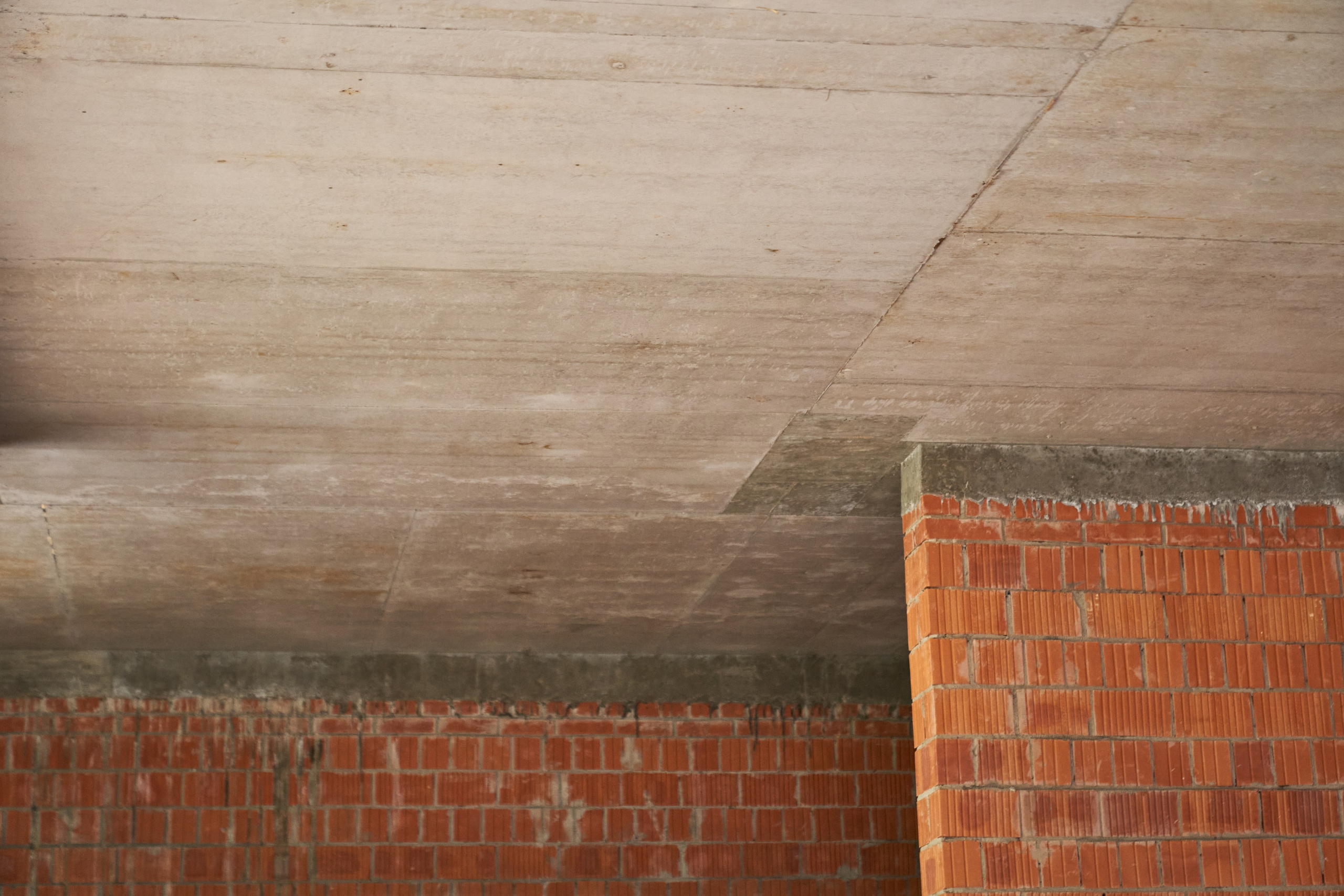 Фотосъёмка строительства дома в Комарово — архитектурный проект на стадии кирпичных работ. Сергей Горшенин — профессиональный фотограф