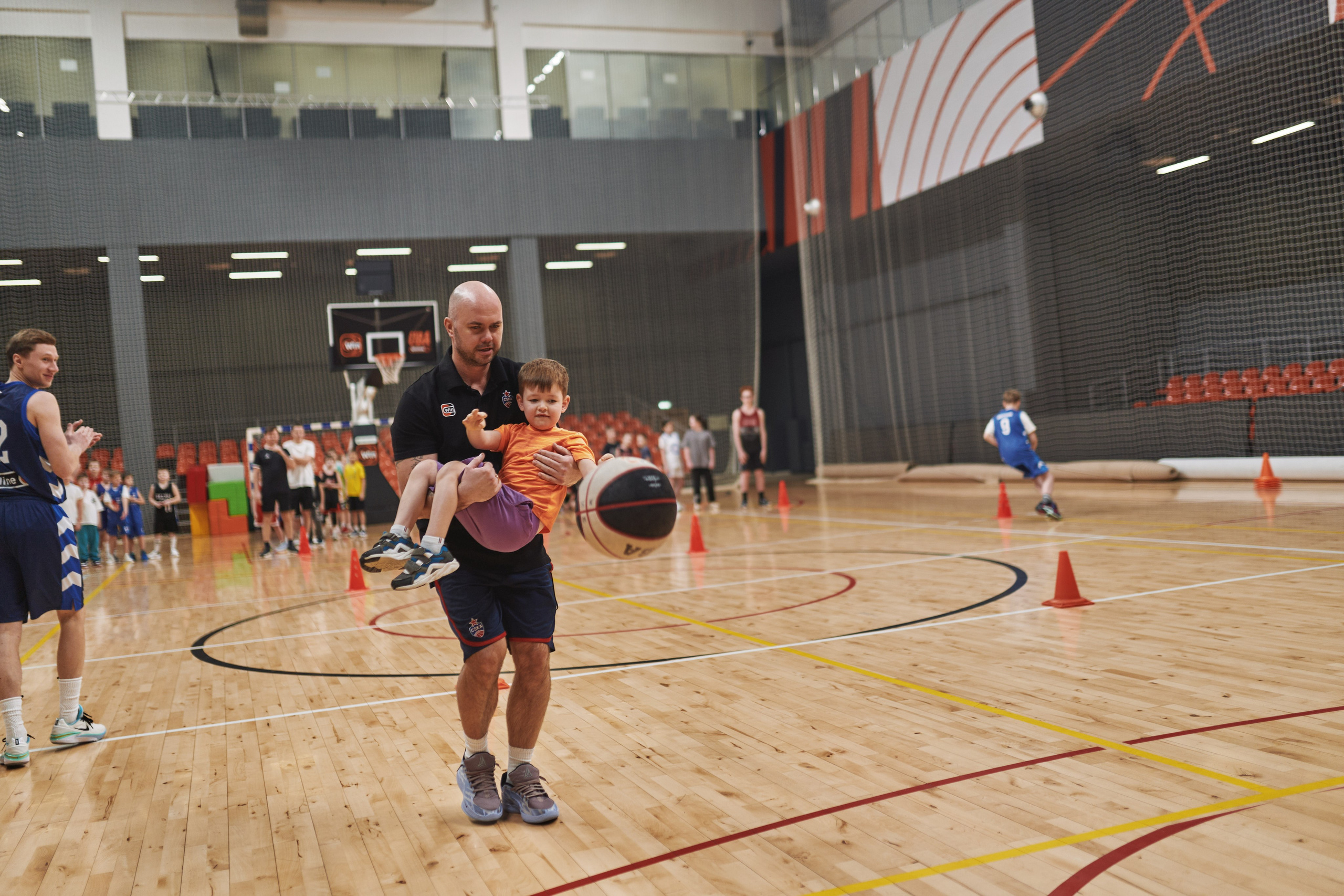 Новогодний баскетбол 2025. Детская лига. Евгений Бреча. Коммерческий и бэкстейдж фотограф в Москве