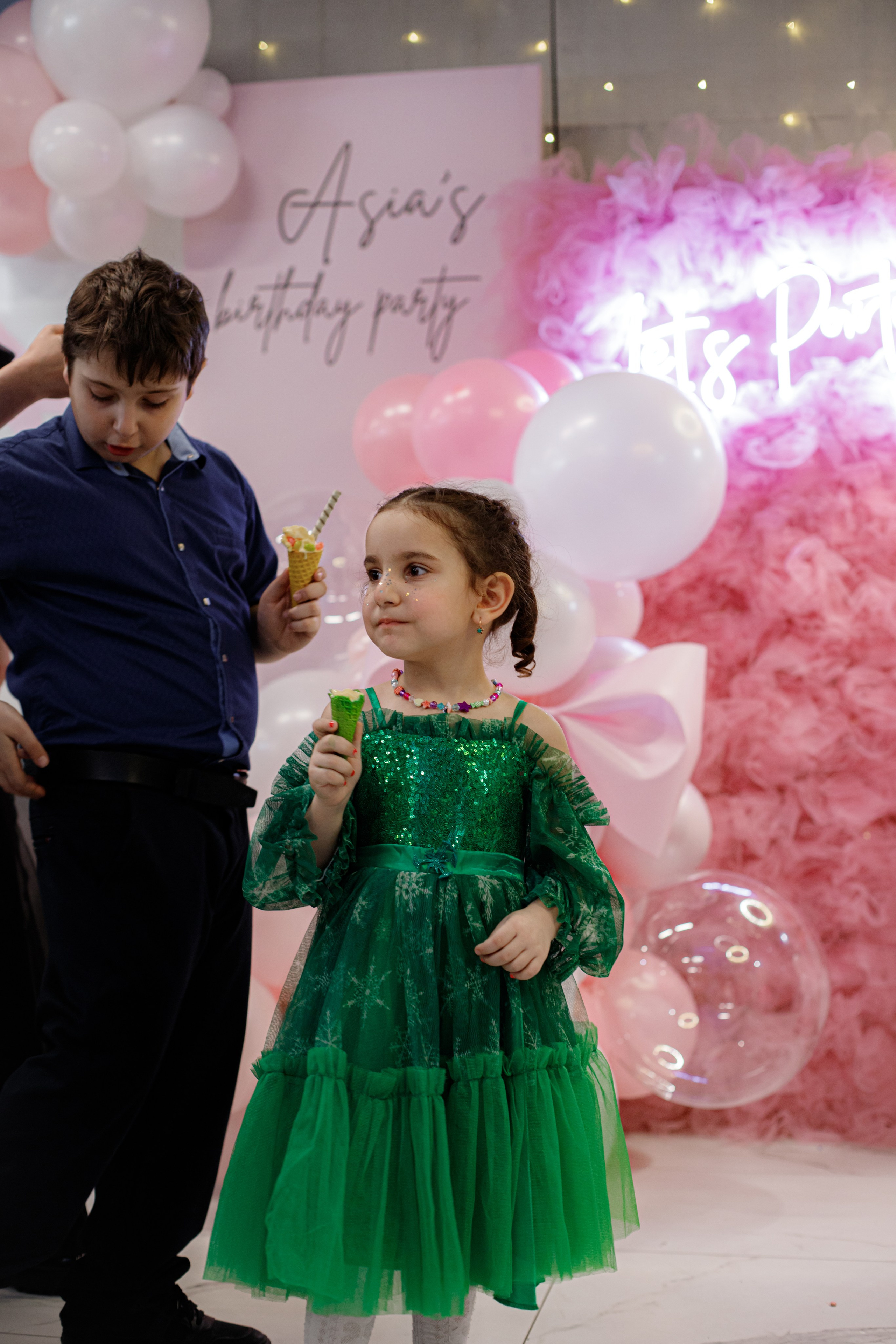 ASIA'S BIRTHDAY PARTY. Photokarish