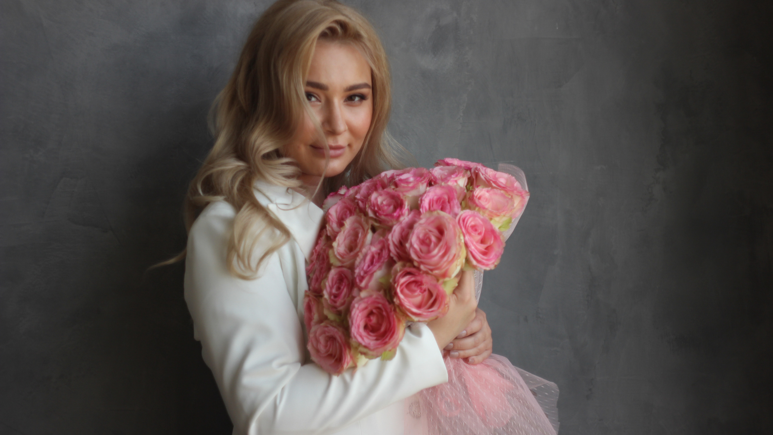 Свадебная фотосессия в студии недорого. Семейный фотодуэт Ирина и Николай Власьевы. Фотосессии в Новосибирске