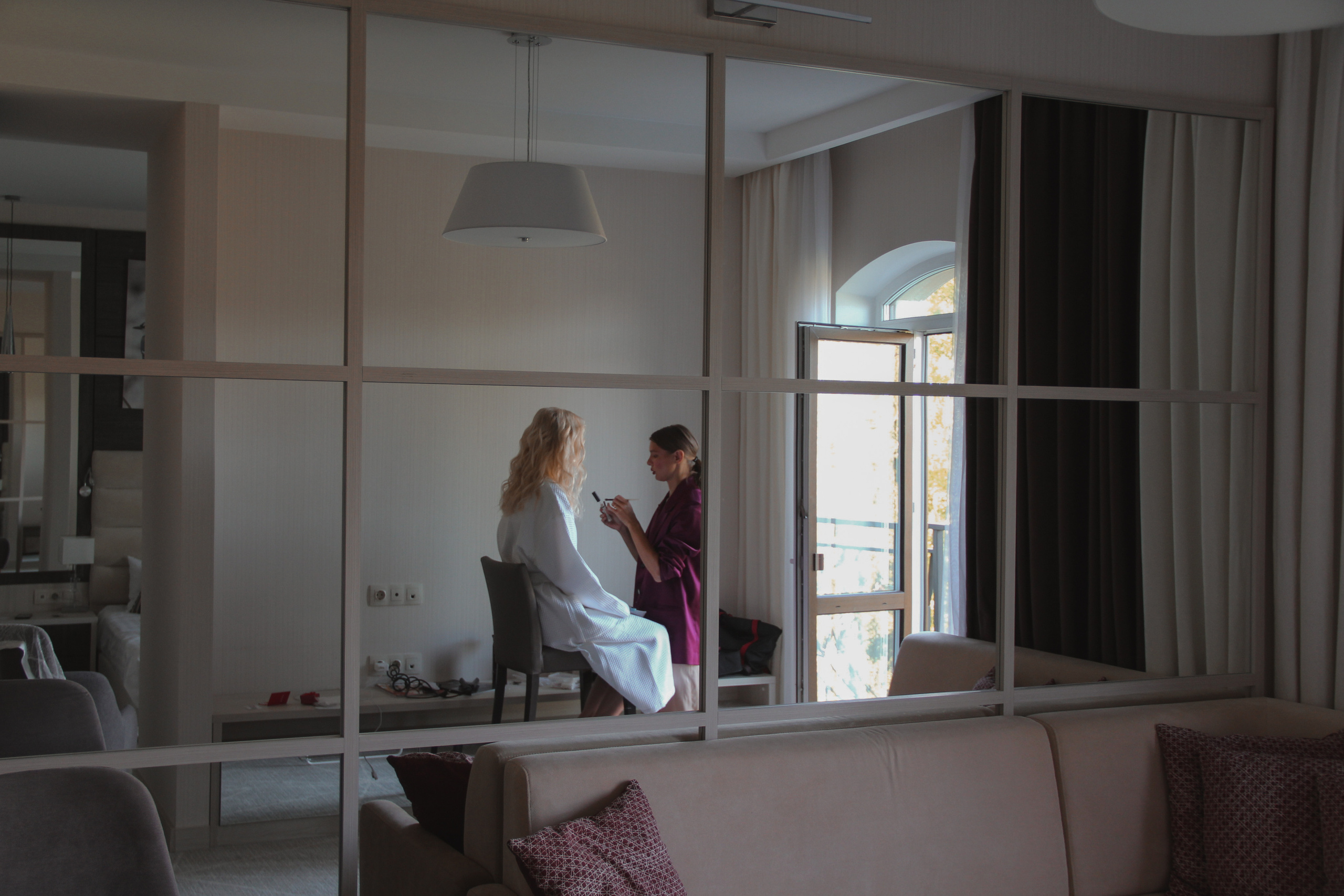 Свадебная фотосессия в гостинице Новосибирска. Семейный фотодуэт Ирина и Николай Власьевы. Фотосессии в Новосибирске