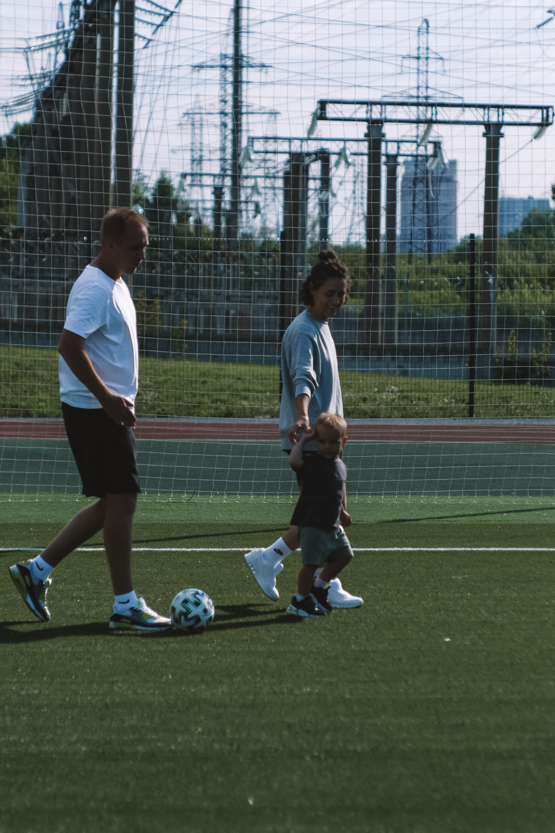 Семейная фотосессия с ребенком на спортивной площадке. Семейный фотодуэт Ирина и Николай Власьевы. Фотосессии в Новосибирске