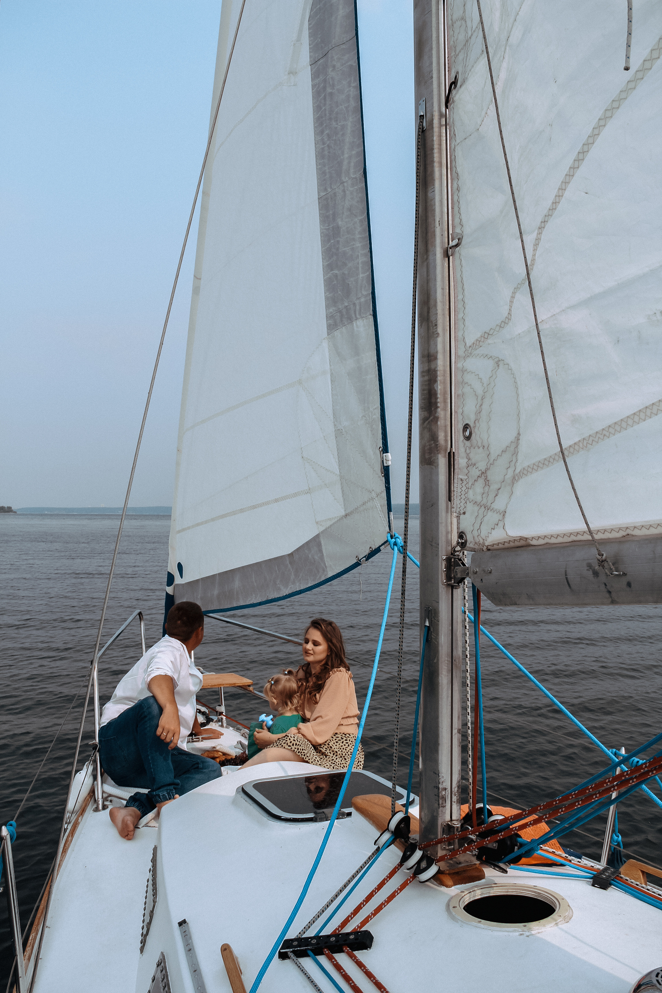Семейная фотосессия на паруснике в Новосибирске. Семейный фотодуэт Ирина и Николай Власьевы. Фотосессии в Новосибирске