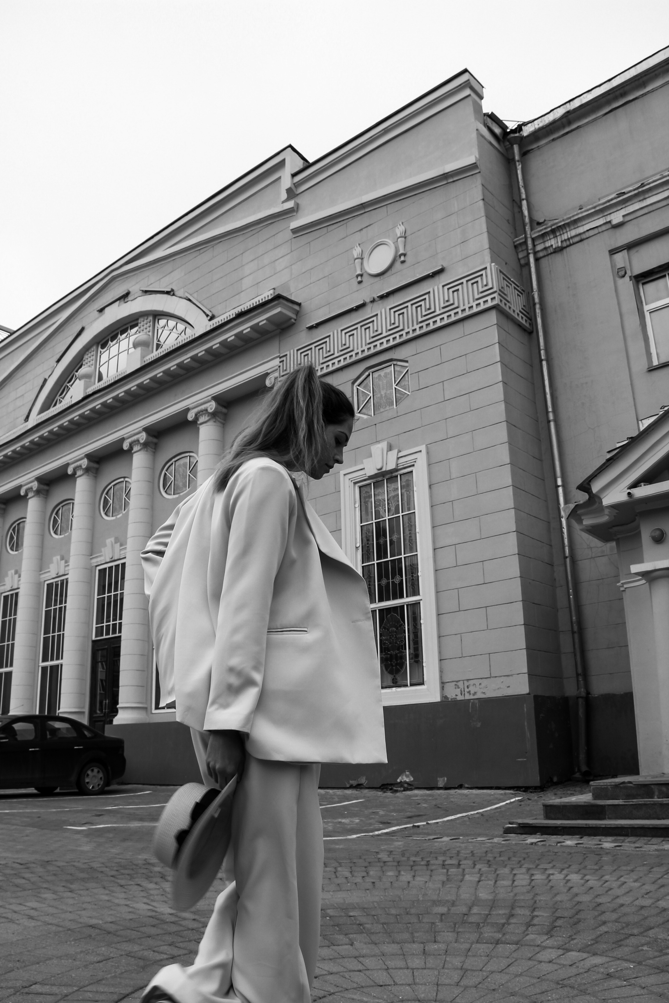 Портретная фотосессия девушки в костюме. Семейный фотодуэт Ирина и Николай Власьевы. Фотосессии в Новосибирске