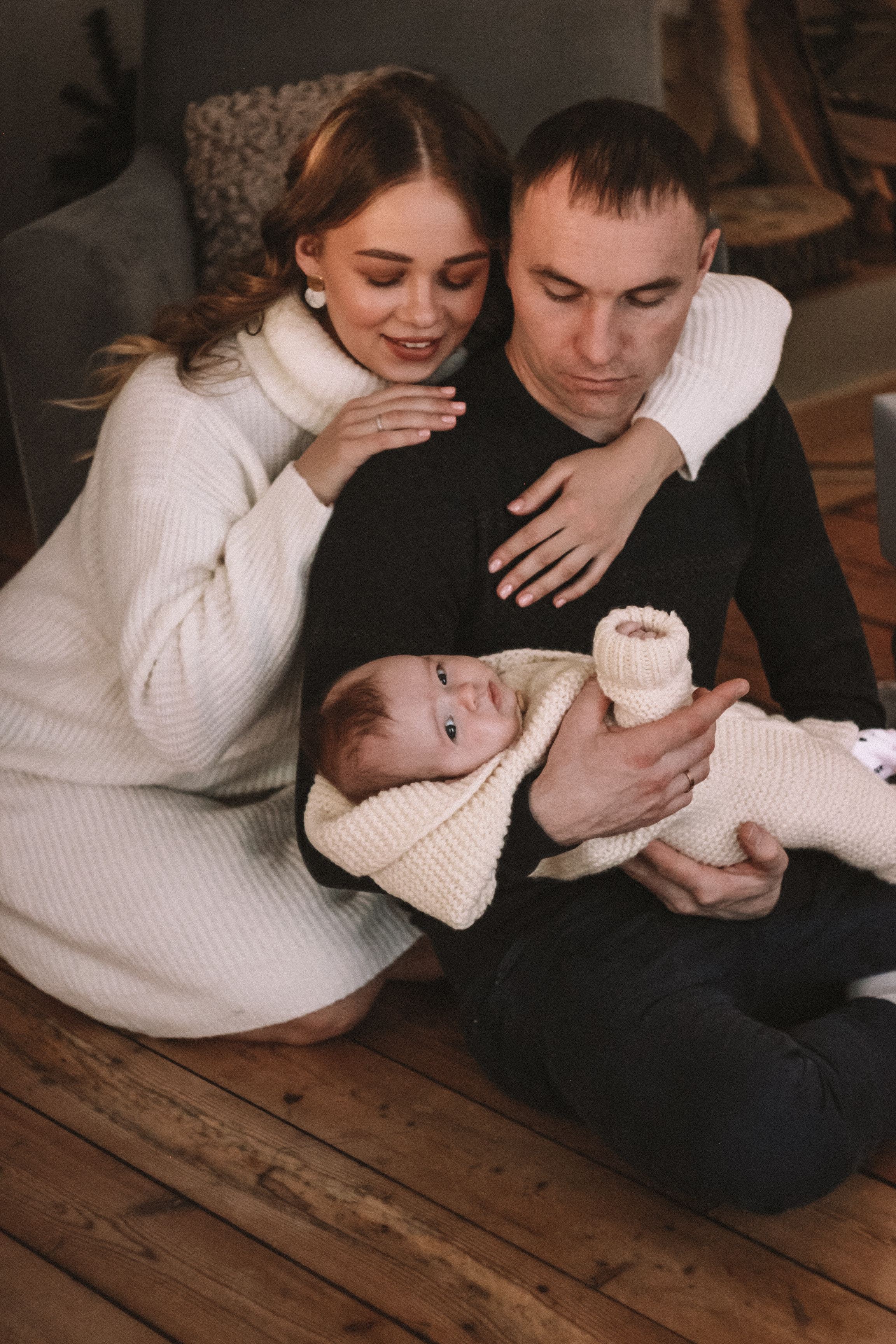 Семейная фотосессия с ребенком в поле Новосибирской области. Семейный фотодуэт Ирина и Николай Власьевы. Фотосессии в Новосибирске