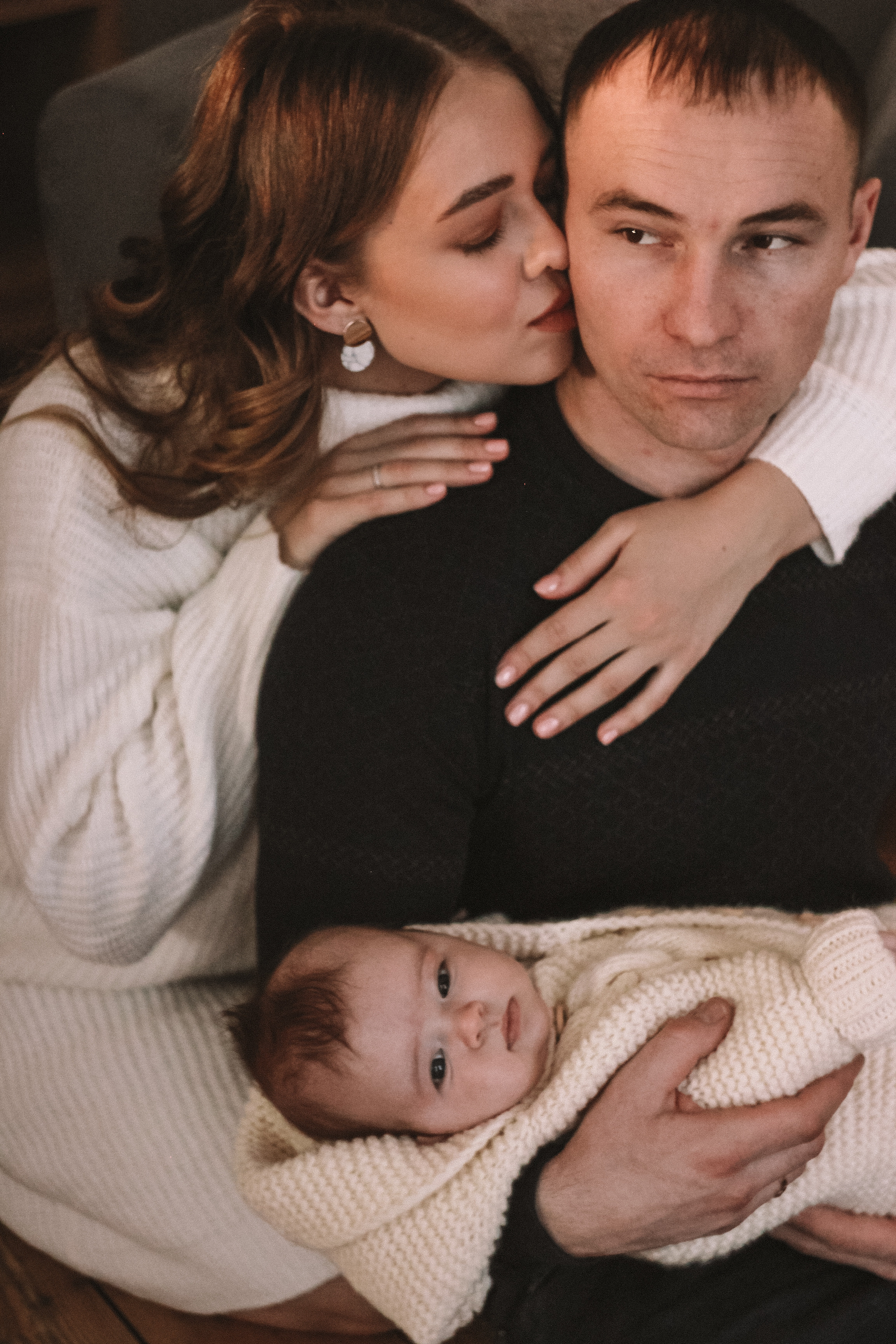 Семейная фотосессия с ребенком в поле Новосибирской области. Семейный фотодуэт Ирина и Николай Власьевы. Фотосессии в Новосибирске