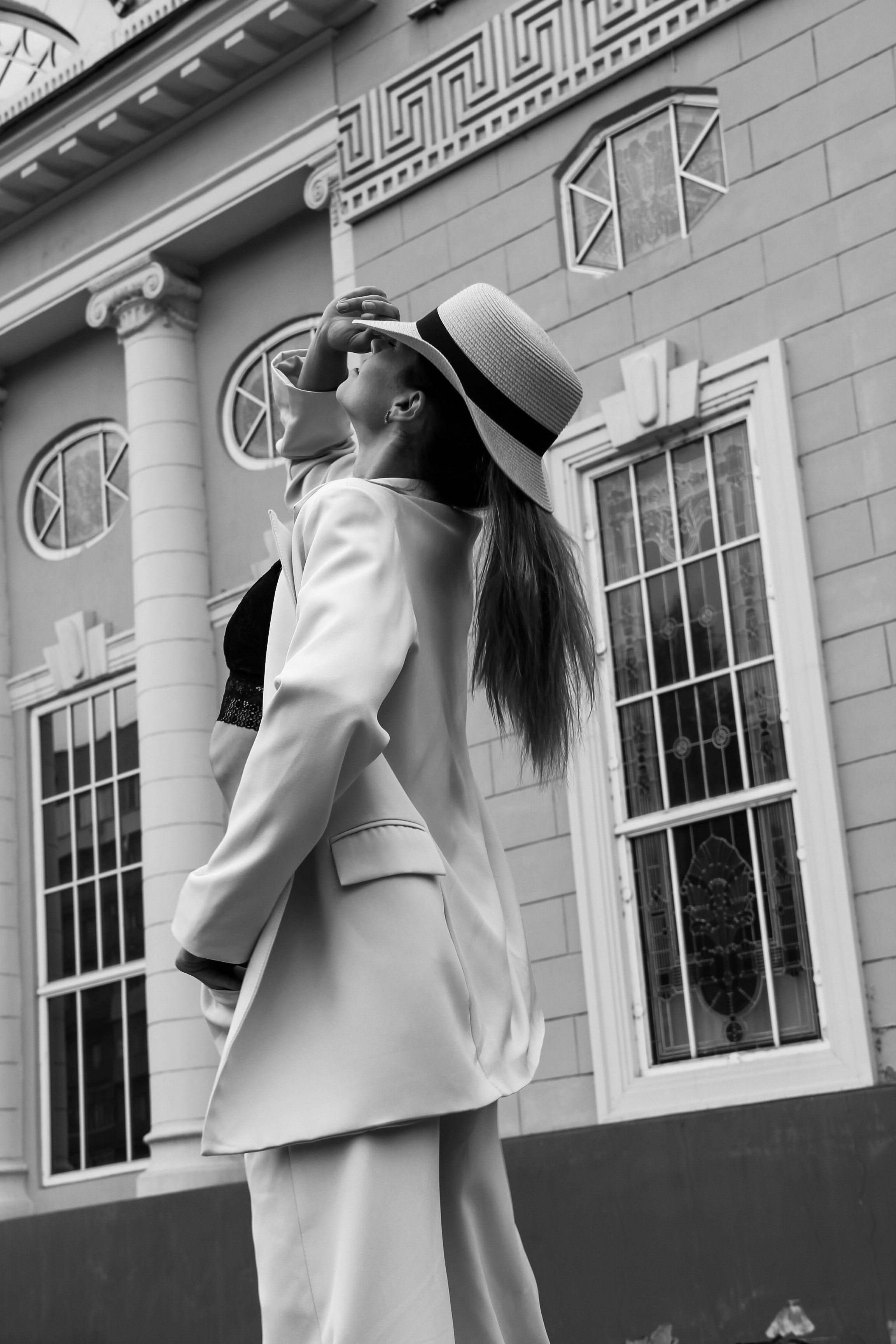 Портретная фотосессия девушки в костюме. Семейный фотодуэт Ирина и Николай Власьевы. Фотосессии в Новосибирске