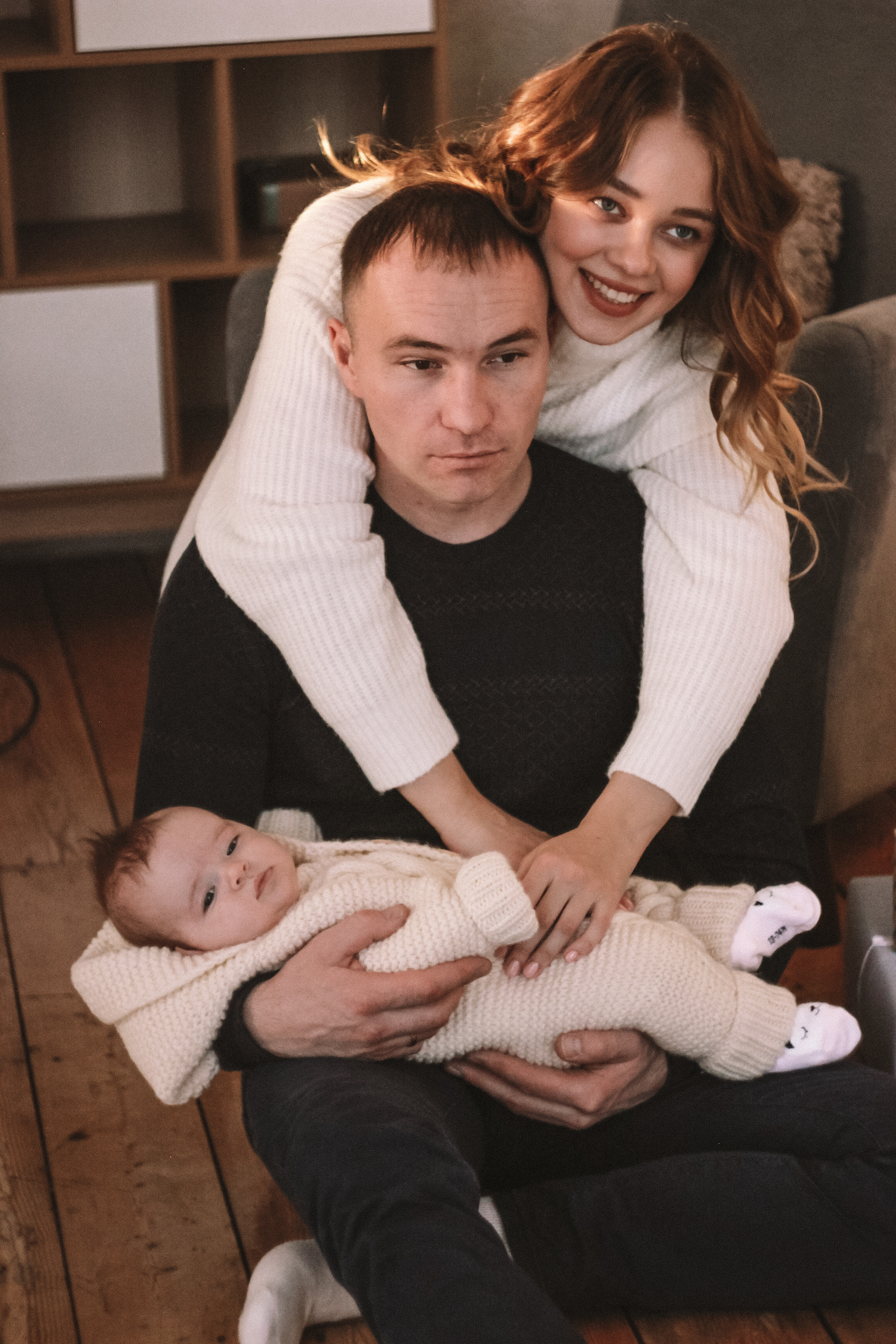 Семейная фотосессия с ребенком в поле Новосибирской области. Семейный фотодуэт Ирина и Николай Власьевы. Фотосессии в Новосибирске