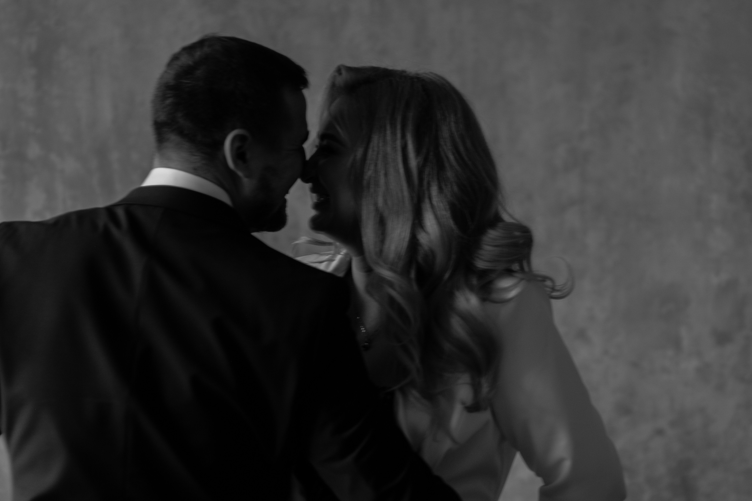 Свадебная фотосессия в студии недорого. Семейный фотодуэт Ирина и Николай Власьевы. Фотосессии в Новосибирске