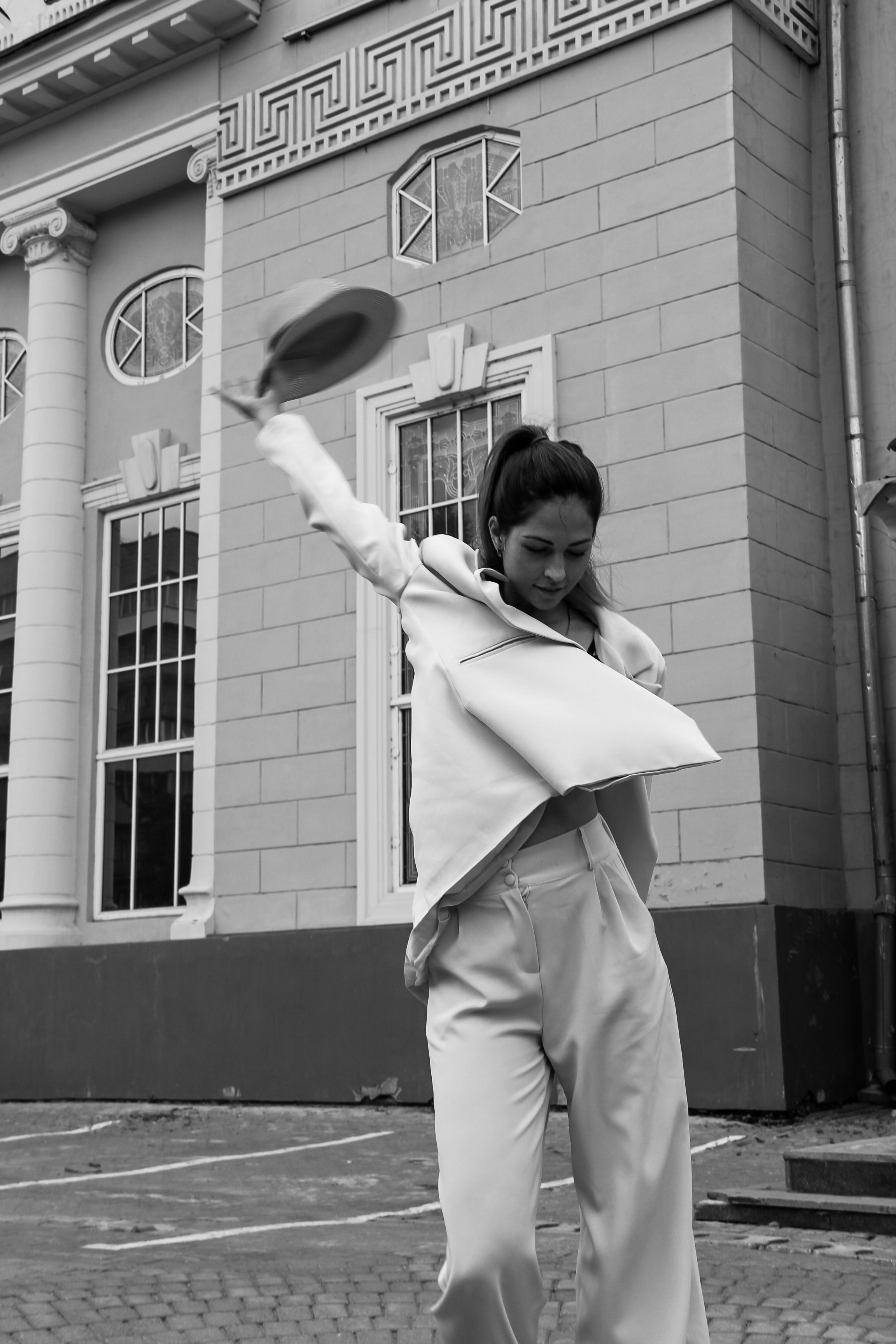 Портретная фотосессия девушки в костюме. Семейный фотодуэт Ирина и Николай Власьевы. Фотосессии в Новосибирске