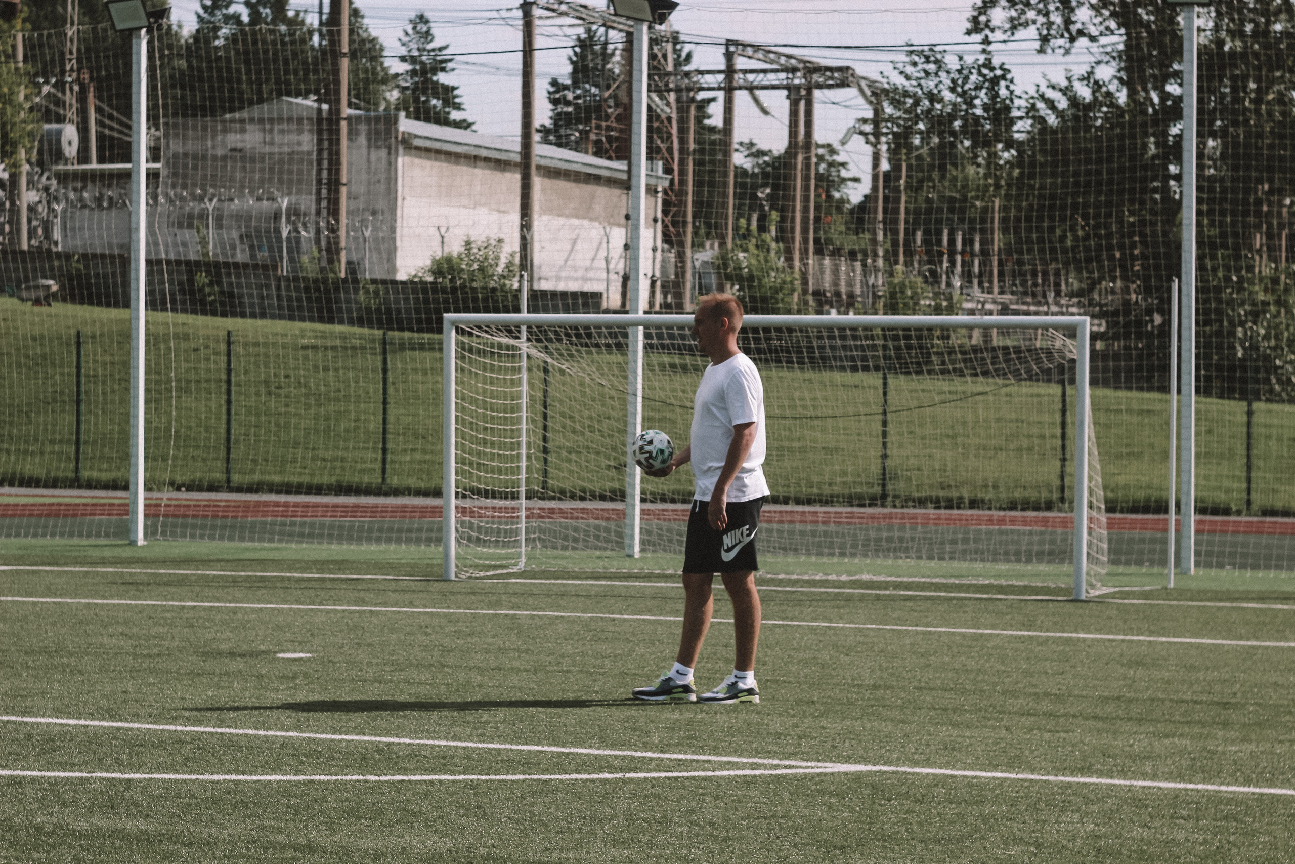 Семейная фотосессия с ребенком на спортивной площадке. Семейный фотодуэт Ирина и Николай Власьевы. Фотосессии в Новосибирске