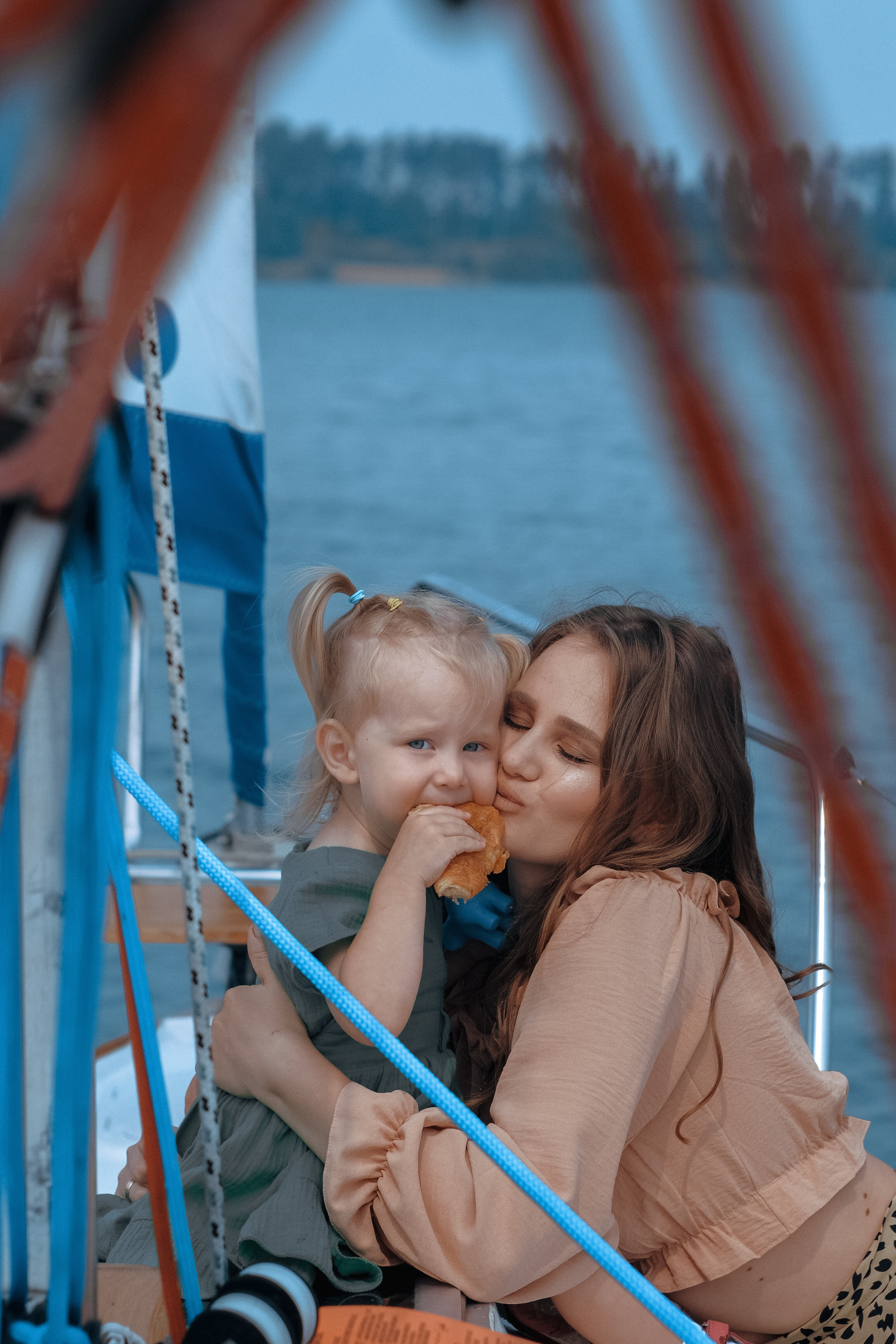 Семейная фотосессия на паруснике в Новосибирске. Семейный фотодуэт Ирина и Николай Власьевы. Фотосессии в Новосибирске