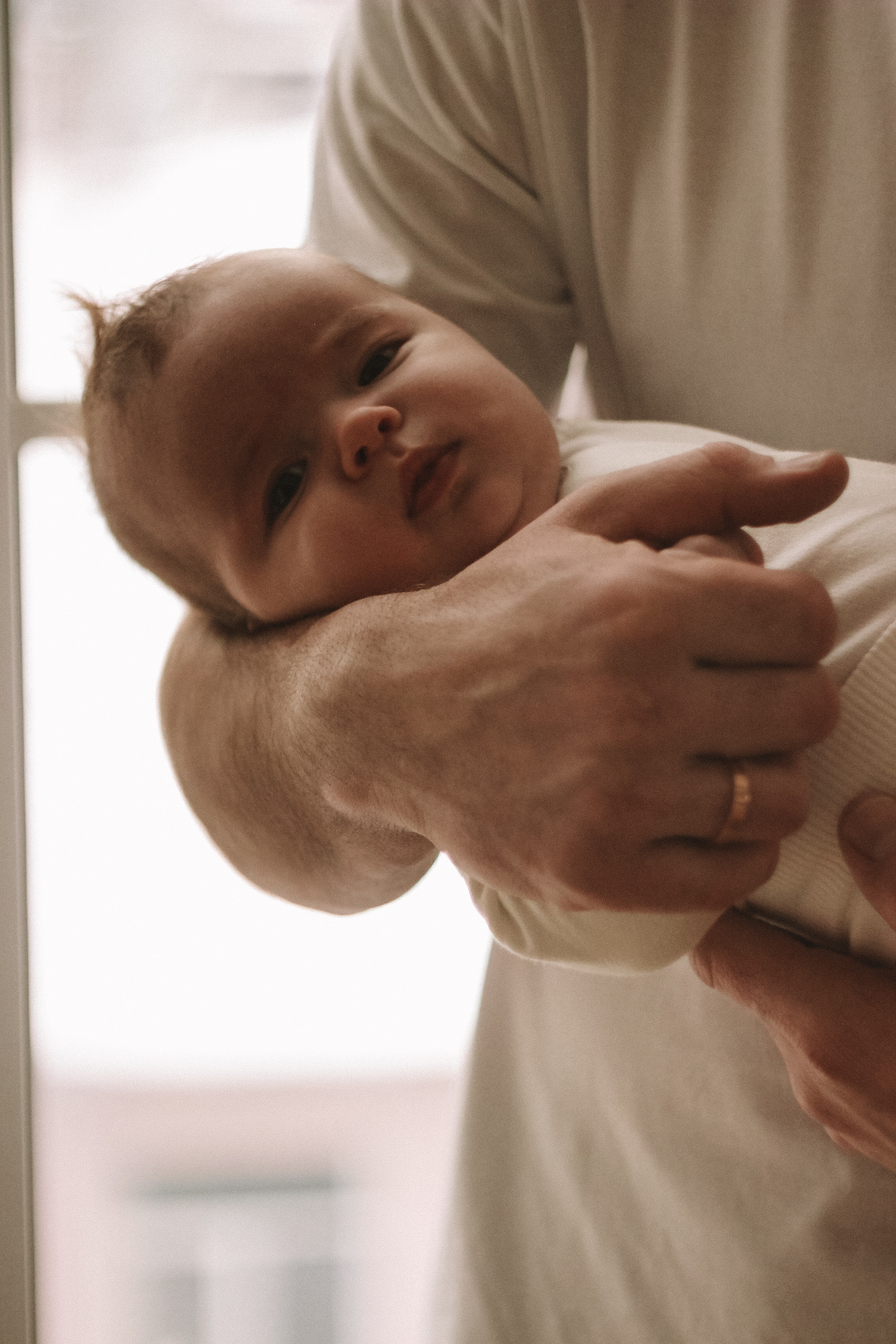 Семейная фотосессия с ребенком в поле Новосибирской области. Семейный фотодуэт Ирина и Николай Власьевы. Фотосессии в Новосибирске