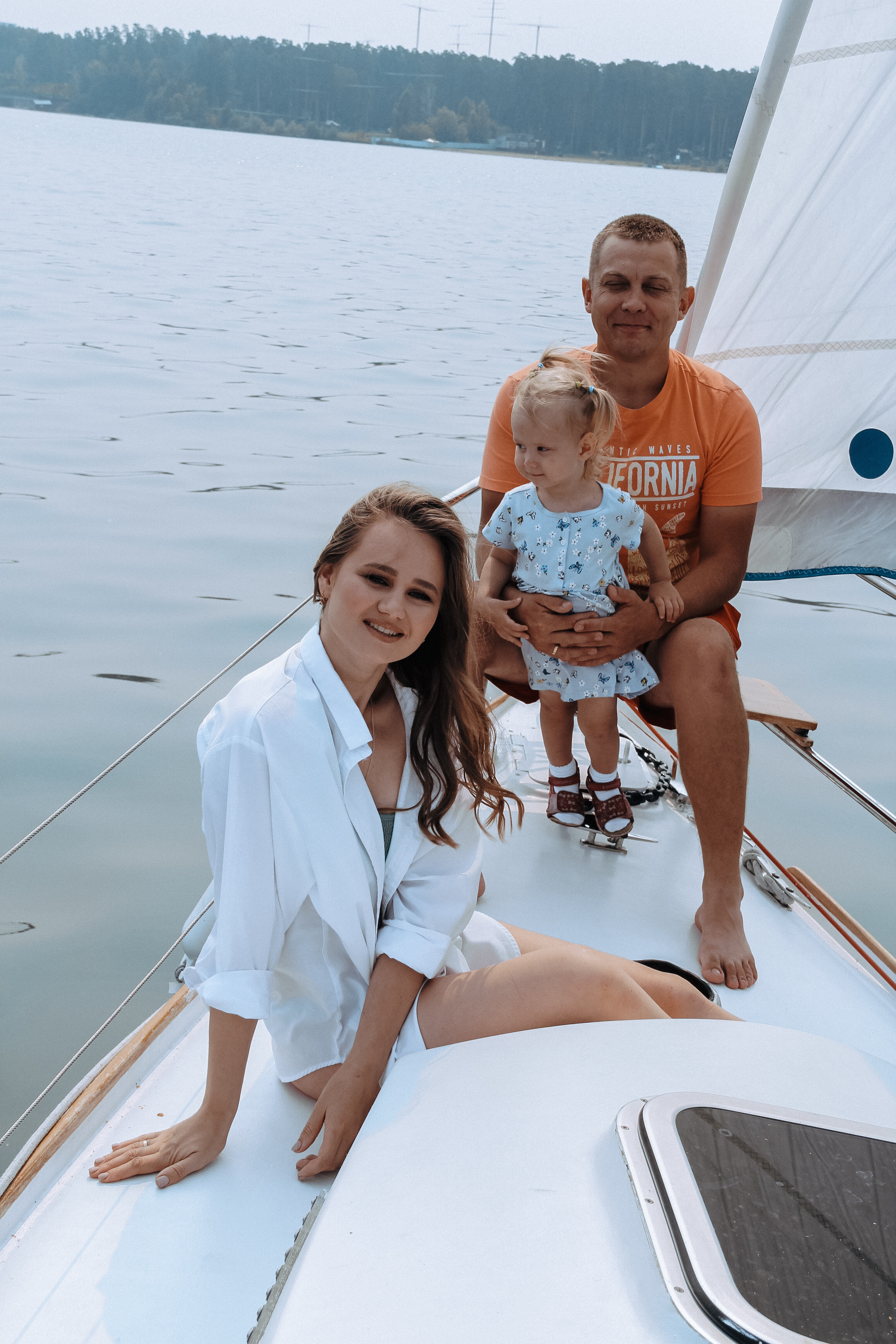 Семейная фотосессия на паруснике в Новосибирске. Семейный фотодуэт Ирина и Николай Власьевы. Фотосессии в Новосибирске