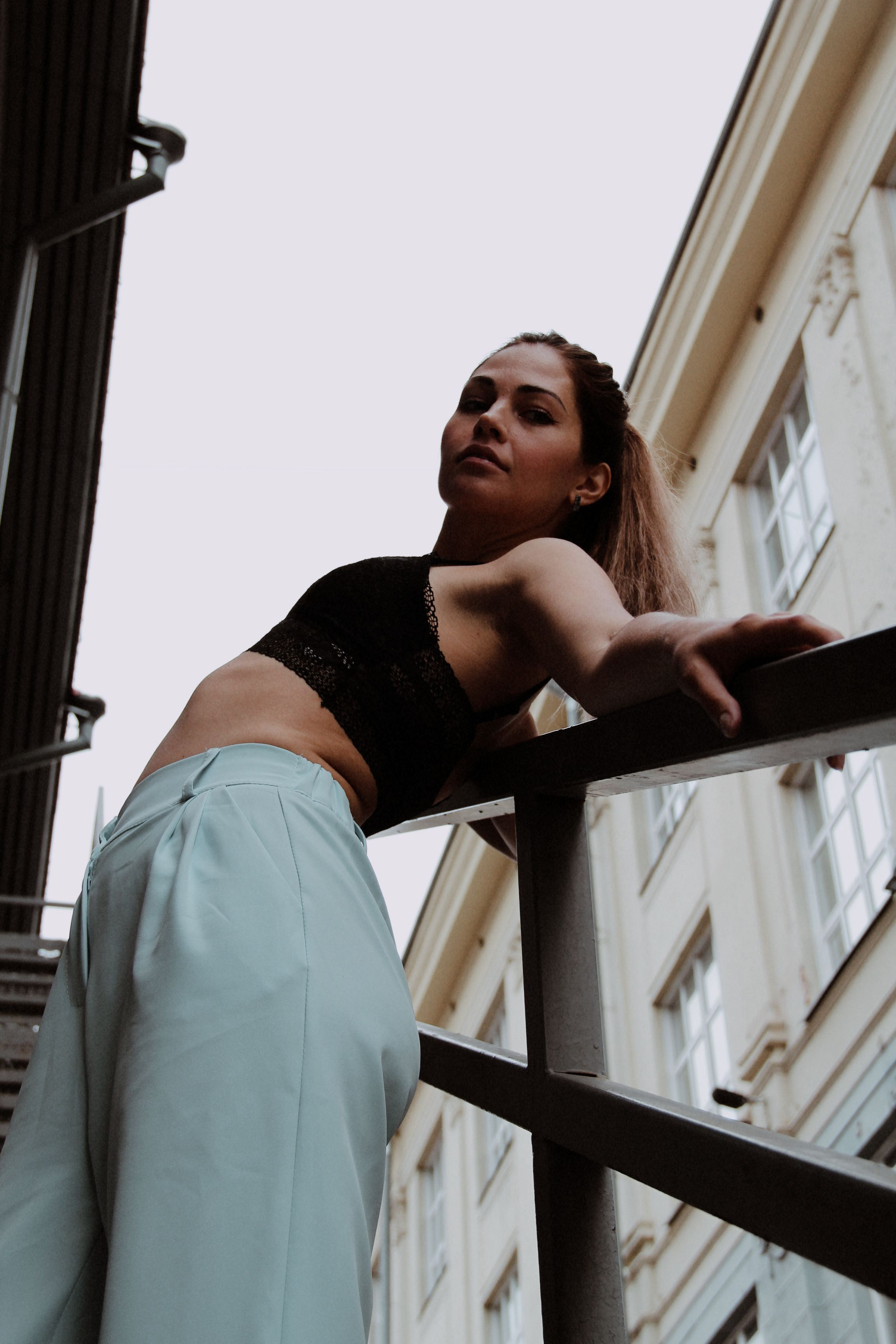 Портретная фотосессия девушки в костюме. Семейный фотодуэт Ирина и Николай Власьевы. Фотосессии в Новосибирске