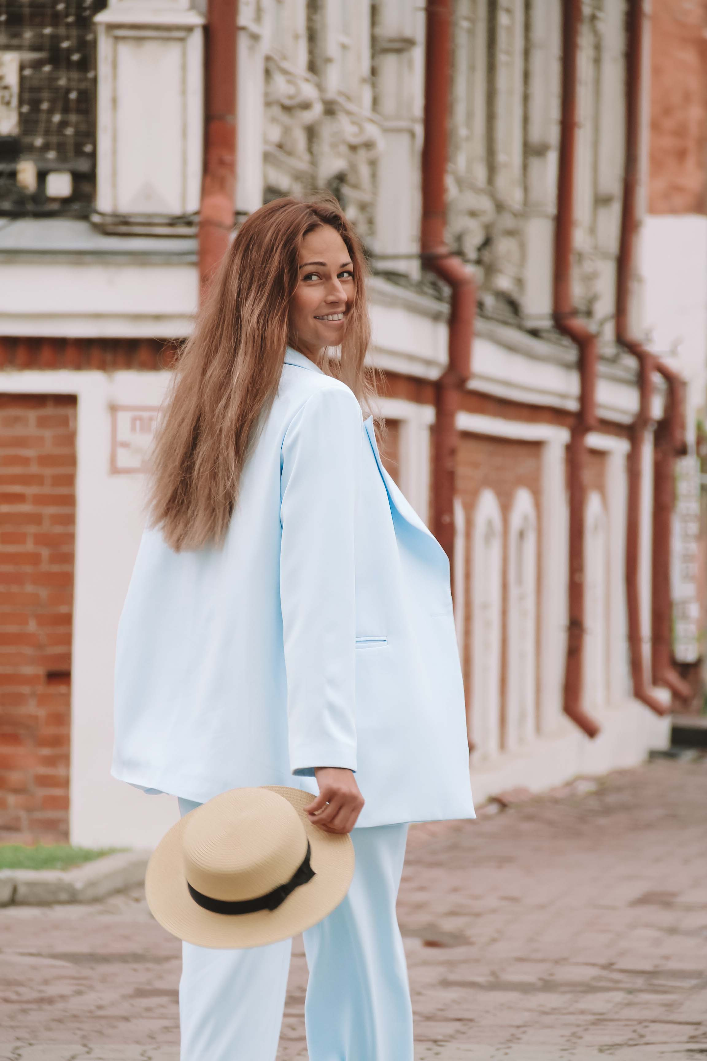 Портретная фотосессия девушки в костюме. Семейный фотодуэт Ирина и Николай Власьевы. Фотосессии в Новосибирске