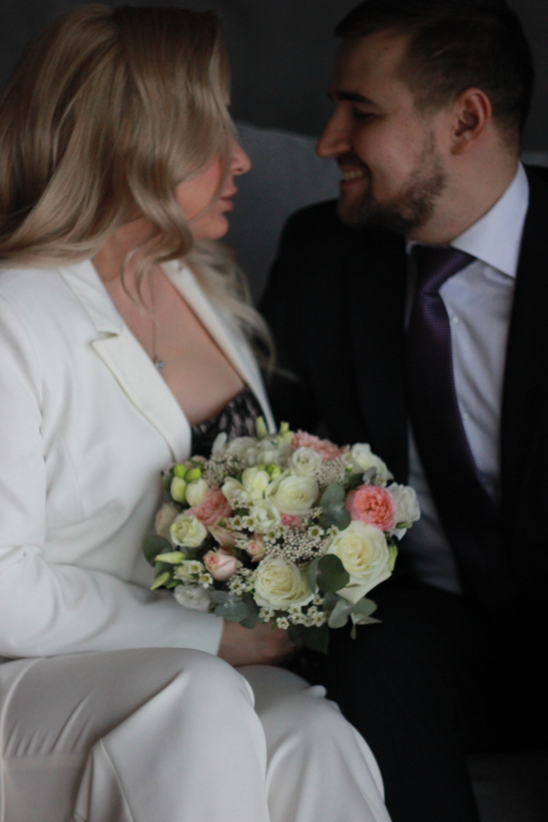 Свадебная фотосессия в студии недорого. Семейный фотодуэт Ирина и Николай Власьевы. Фотосессии в Новосибирске