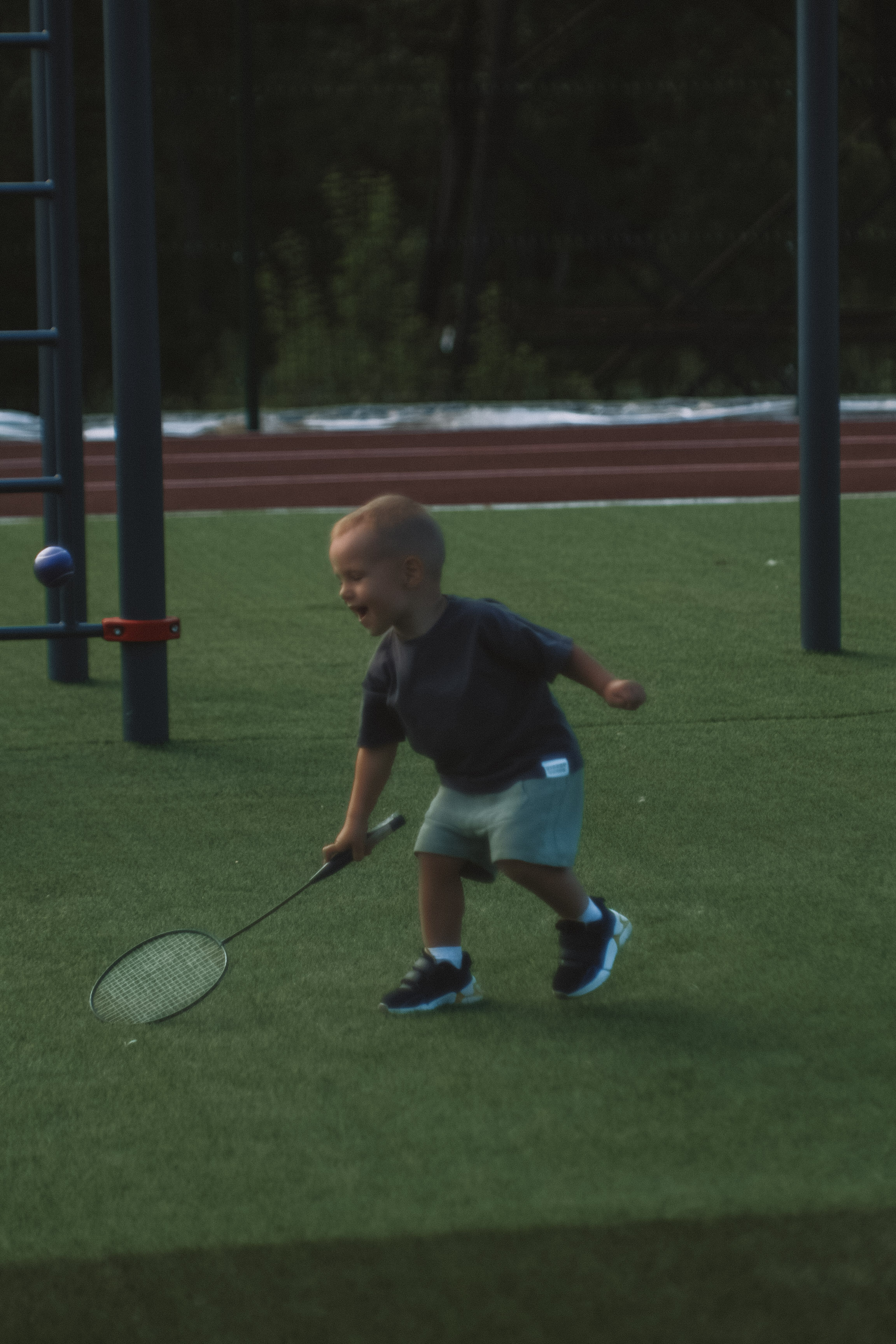 Семейная фотосессия с ребенком на спортивной площадке. Семейный фотодуэт Ирина и Николай Власьевы. Фотосессии в Новосибирске