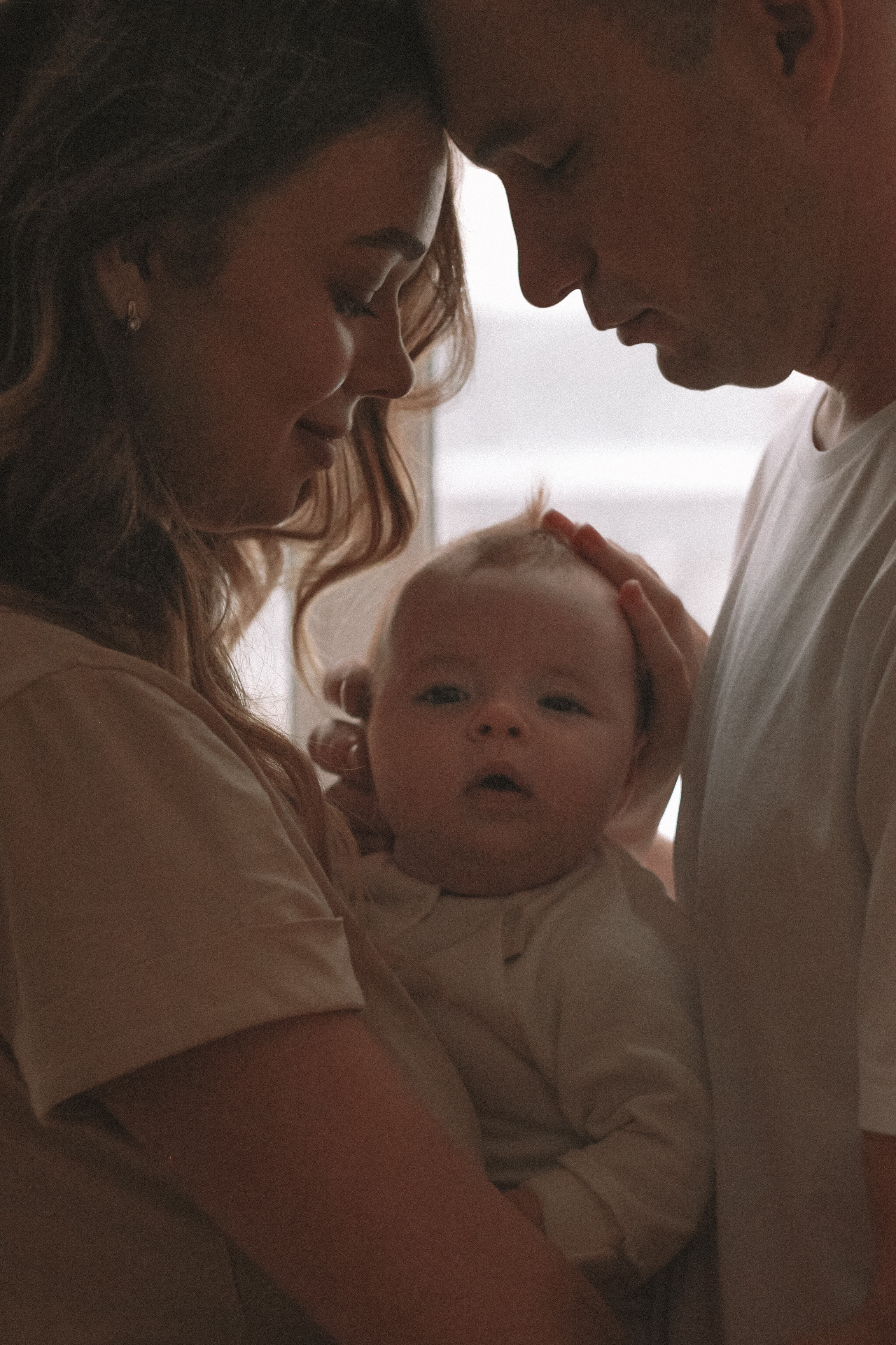 Семейная фотосессия с ребенком в поле Новосибирской области. Семейный фотодуэт Ирина и Николай Власьевы. Фотосессии в Новосибирске