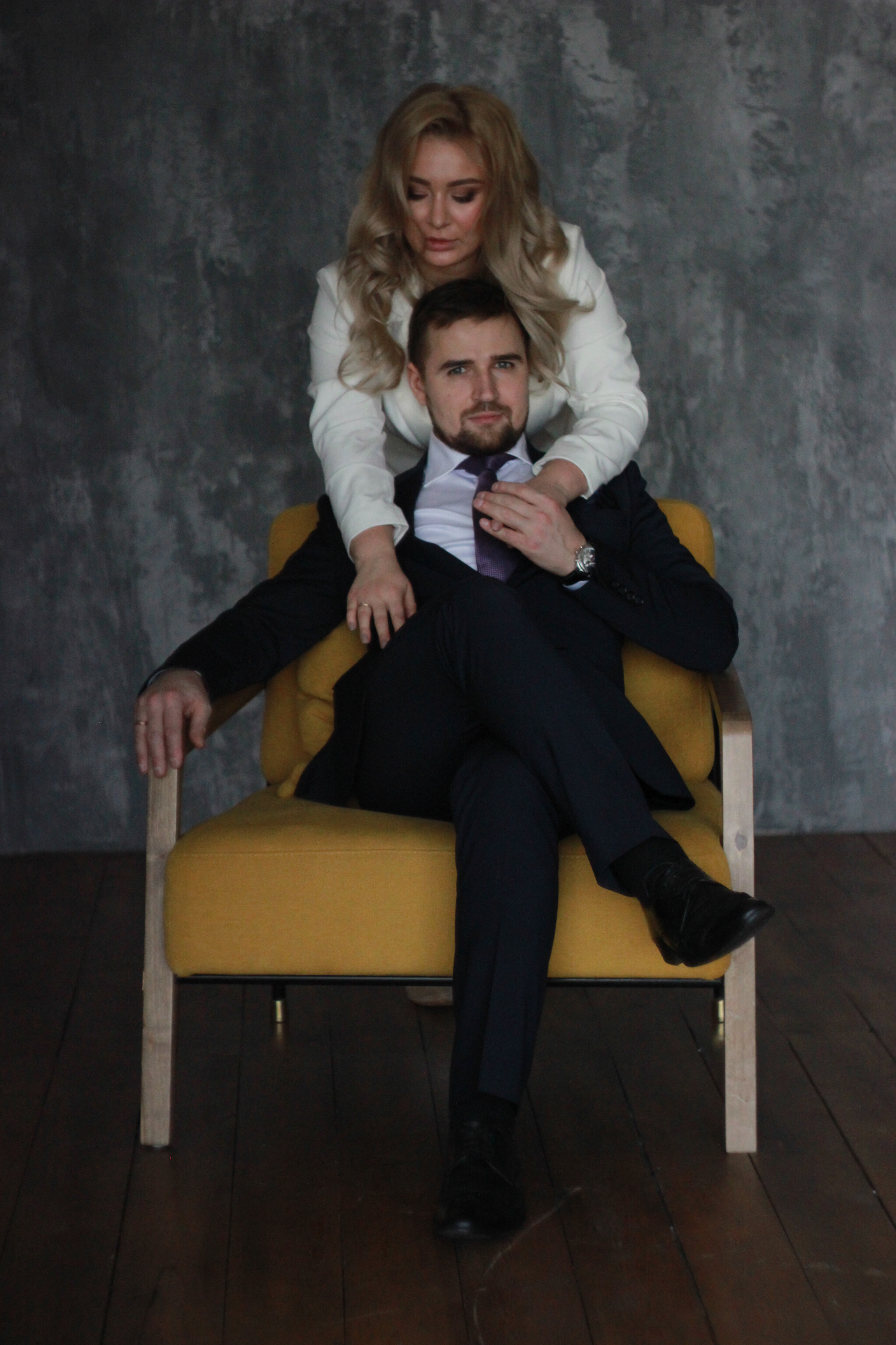 Свадебная фотосессия в студии недорого. Семейный фотодуэт Ирина и Николай Власьевы. Фотосессии в Новосибирске