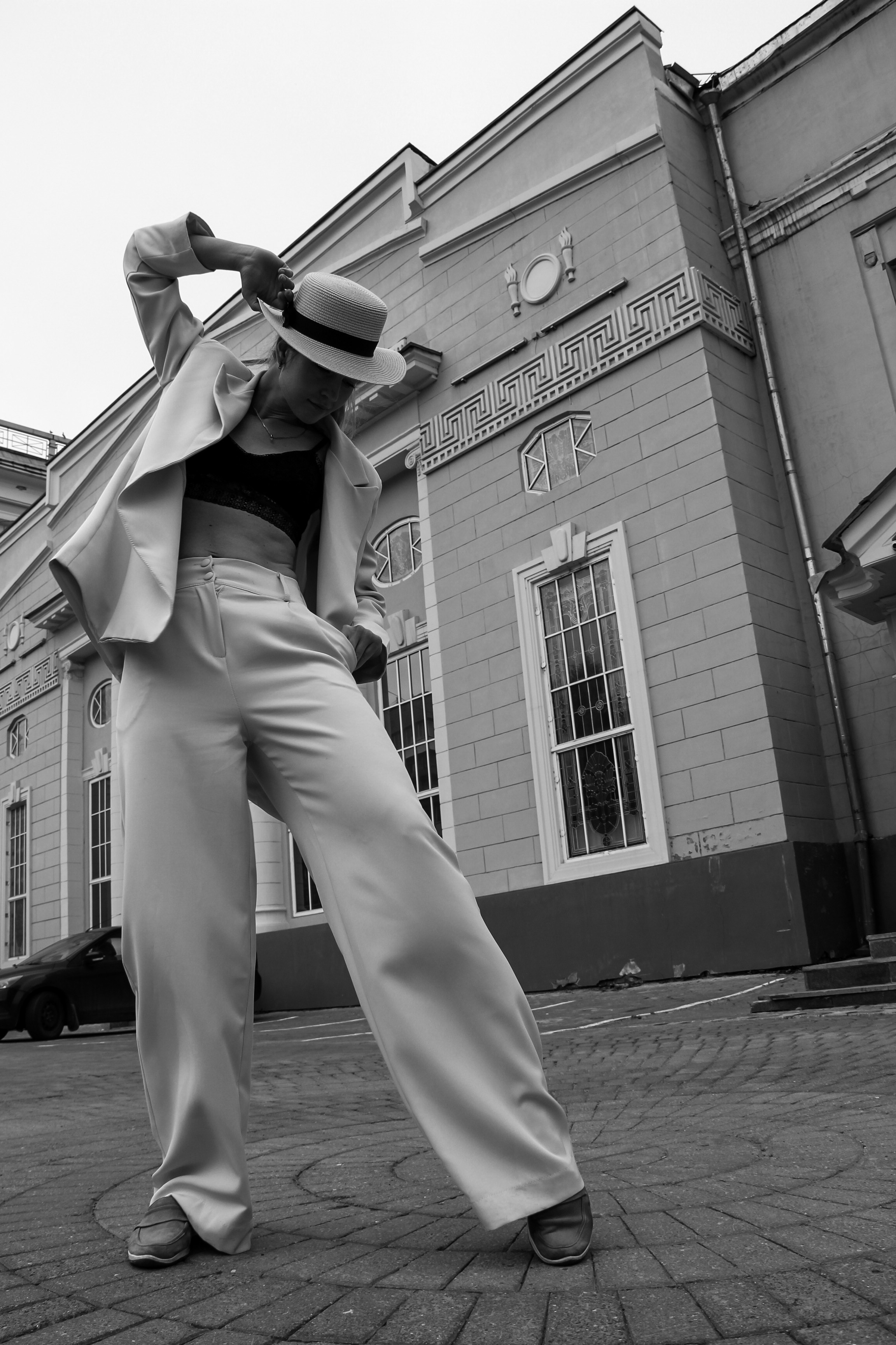 Портретная фотосессия девушки в костюме. Семейный фотодуэт Ирина и Николай Власьевы. Фотосессии в Новосибирске