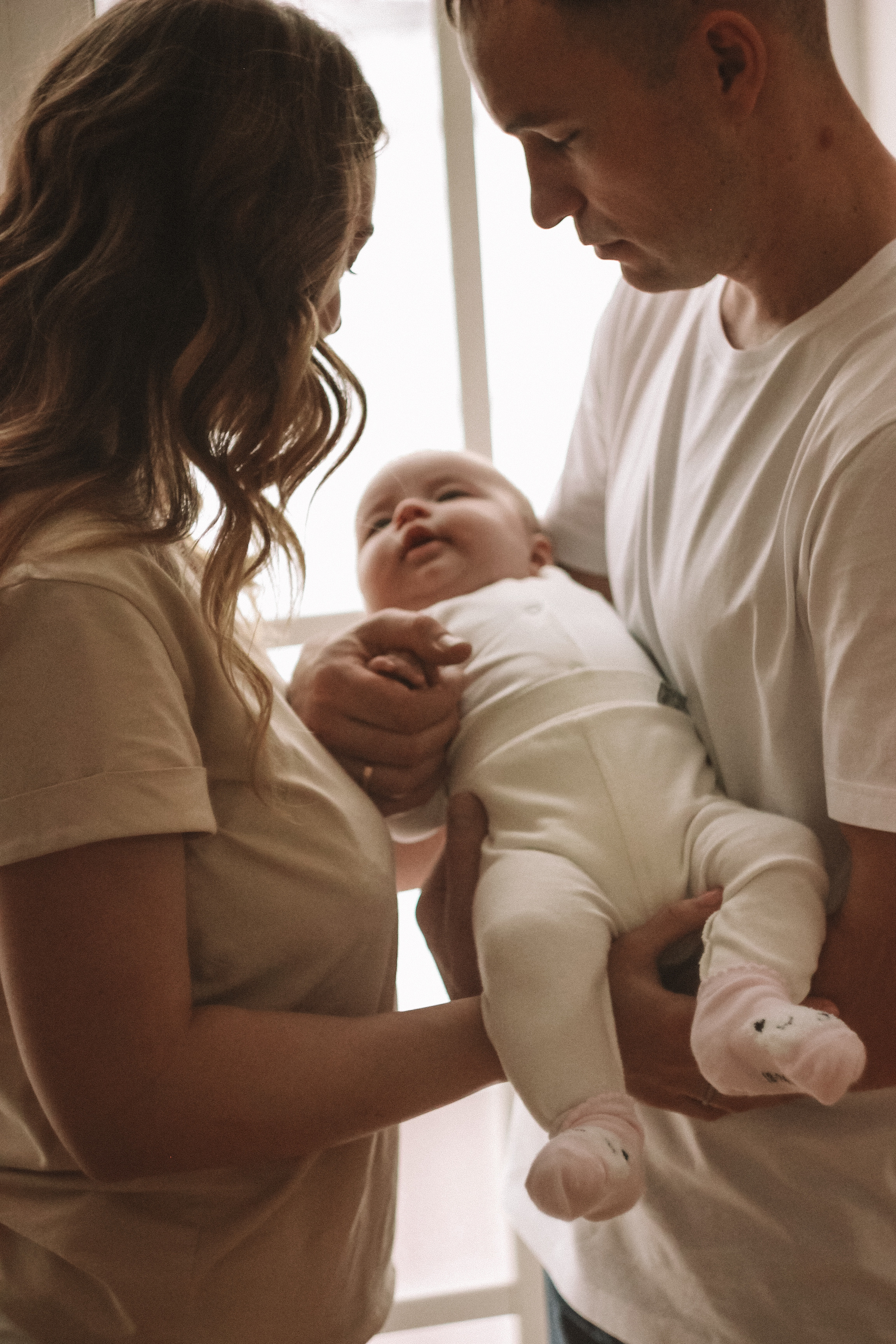 Семейная фотосессия с ребенком в поле Новосибирской области. Семейный фотодуэт Ирина и Николай Власьевы. Фотосессии в Новосибирске