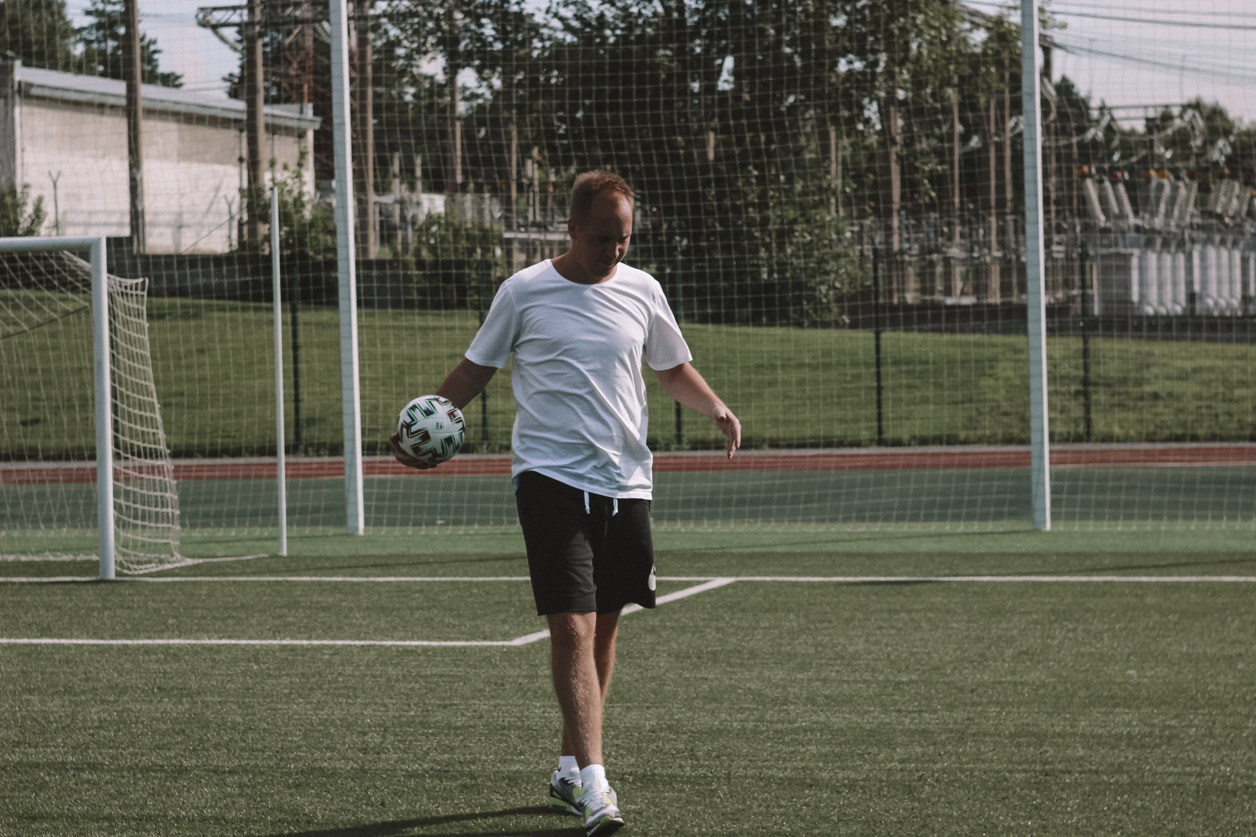 Семейная фотосессия с ребенком на спортивной площадке. Семейный фотодуэт Ирина и Николай Власьевы. Фотосессии в Новосибирске