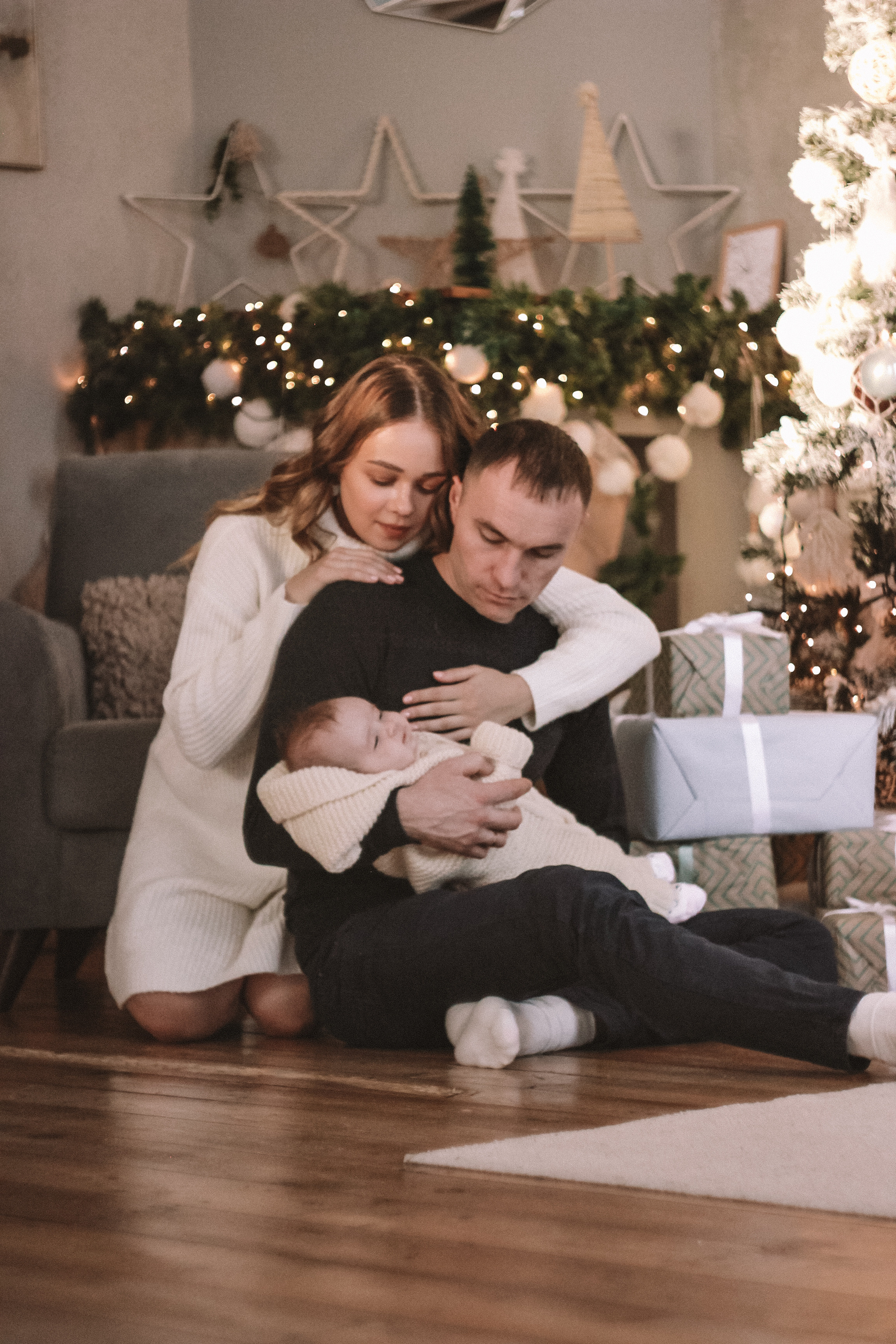 Семейная фотосессия с ребенком в поле Новосибирской области. Семейный фотодуэт Ирина и Николай Власьевы. Фотосессии в Новосибирске