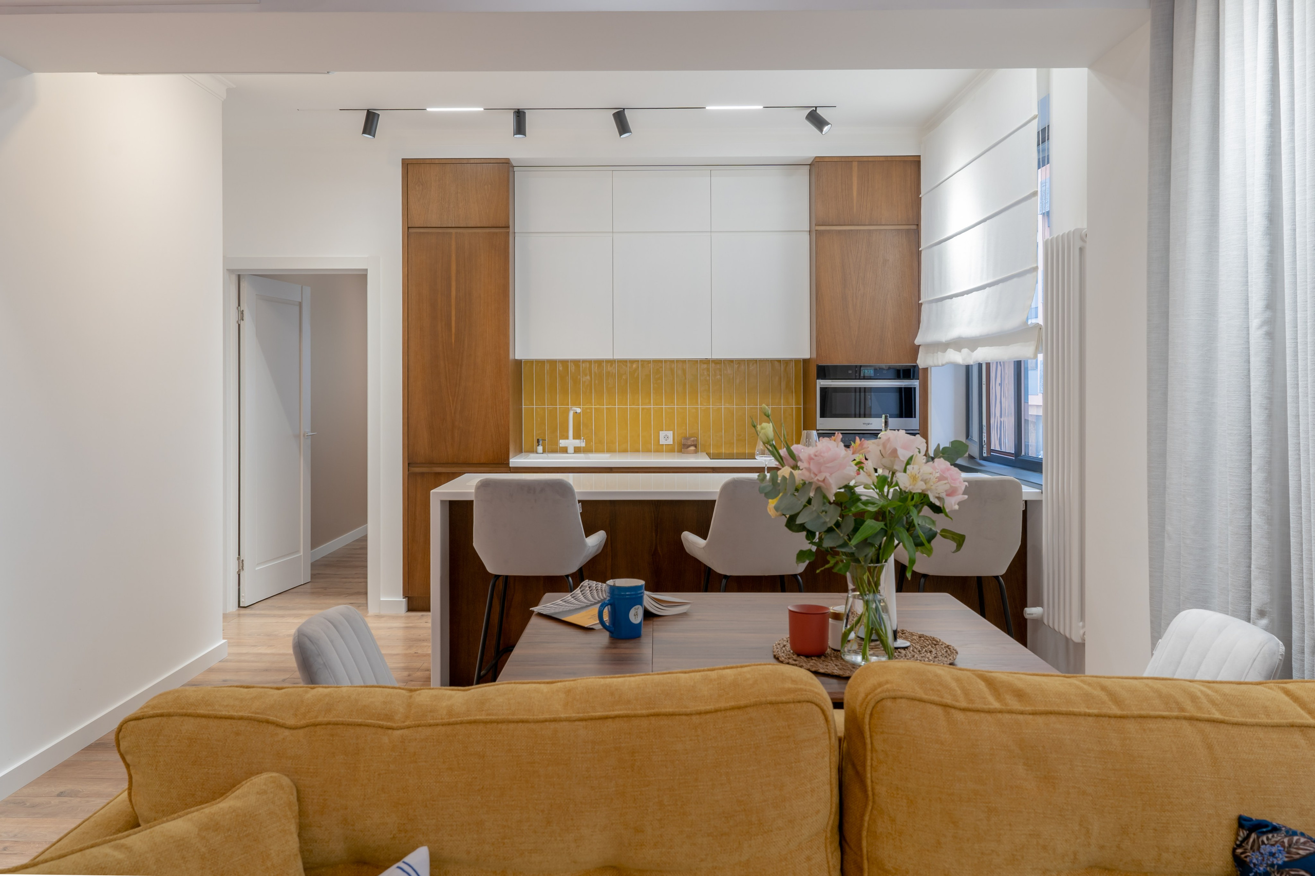 Алматы, Bureau2×2 — реализованный дизайн-проект квартиры, апрель 2023. Интерьерный фотограф Алматы