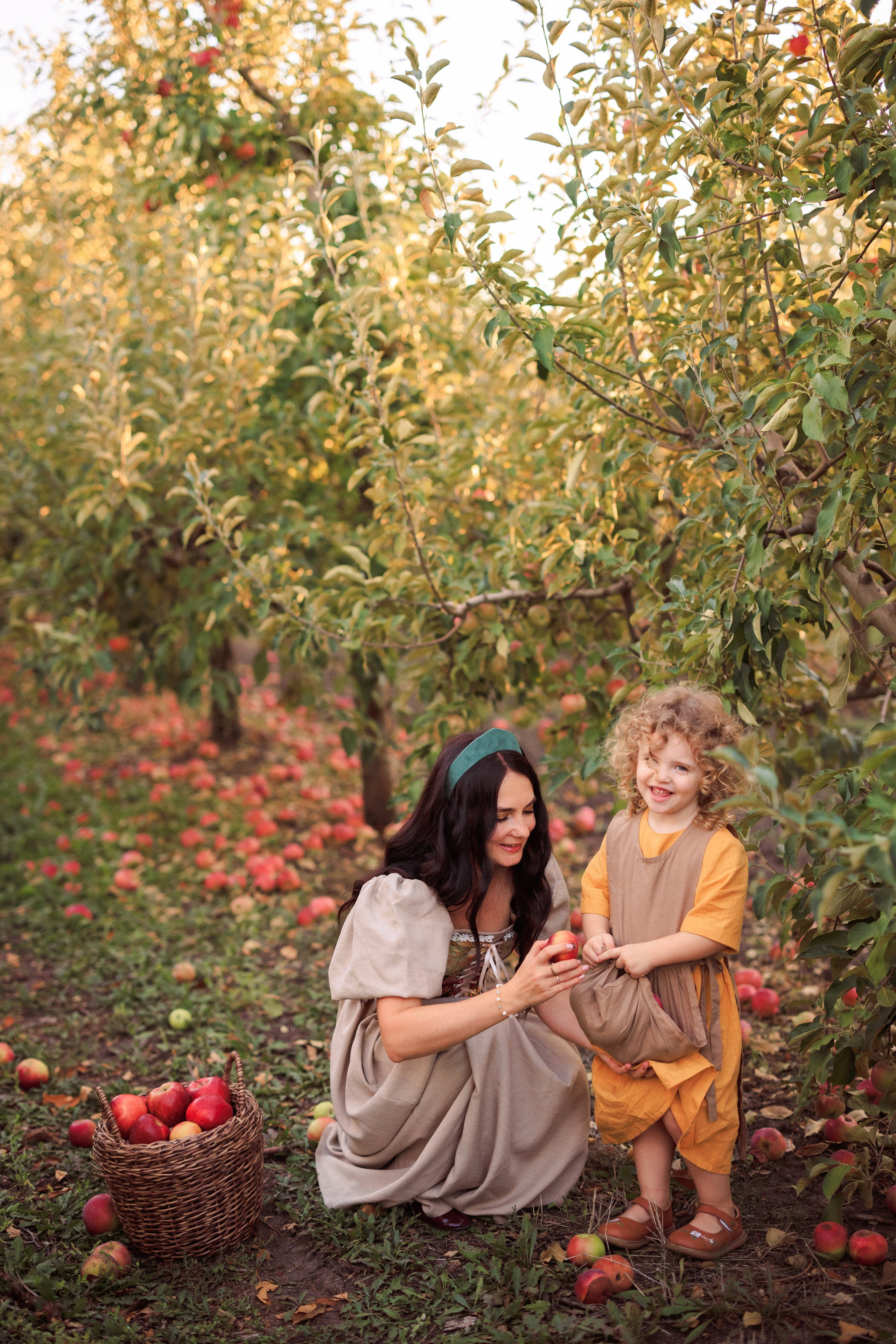 Семейная фотосессия в Яблоневом саду. Семейный и детский фотограф в Краснодаре Анна Трашкова