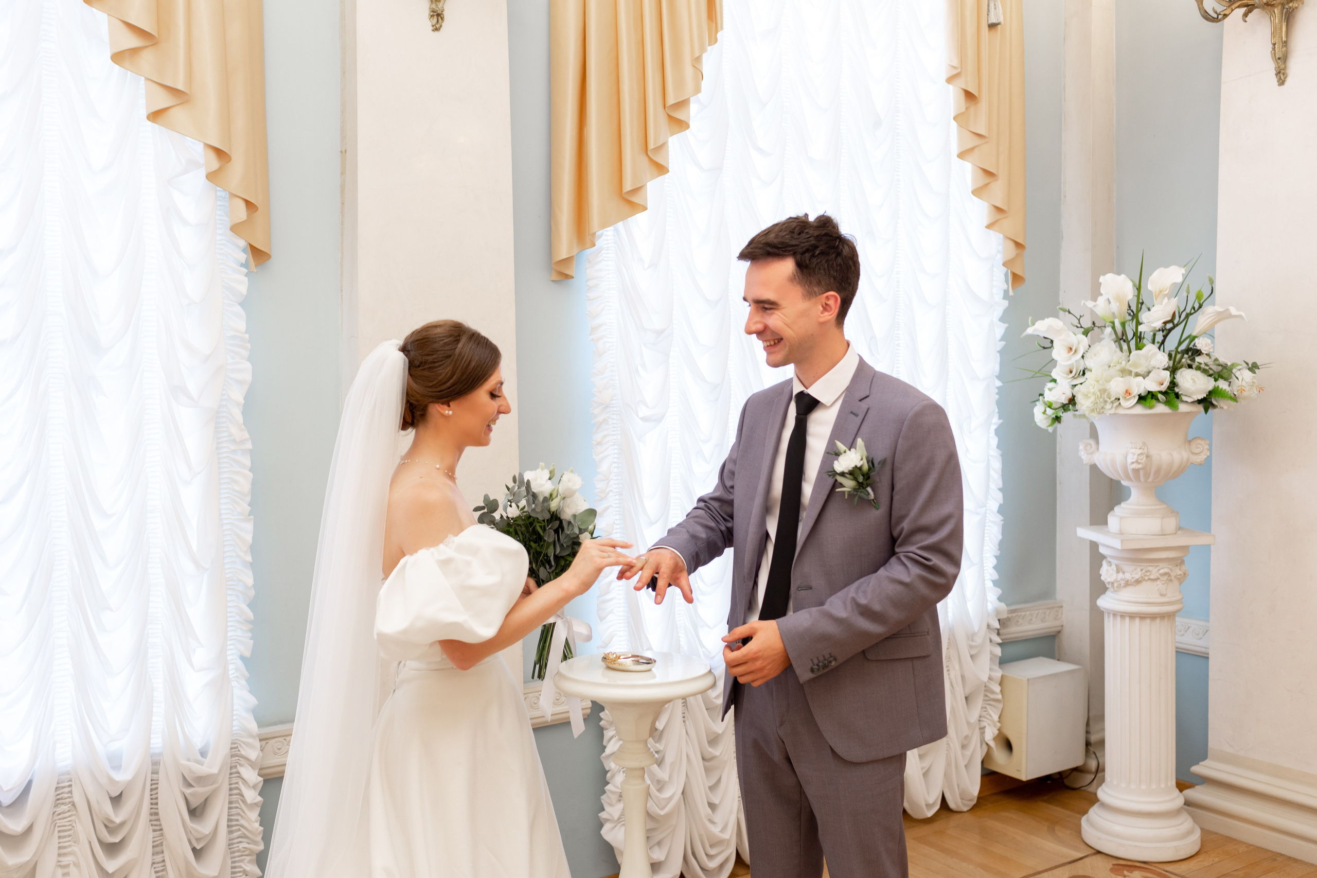 Свадебная фотопрогулка в Санкт-Петербурге. Свадебный фотограф Кирилл Белый