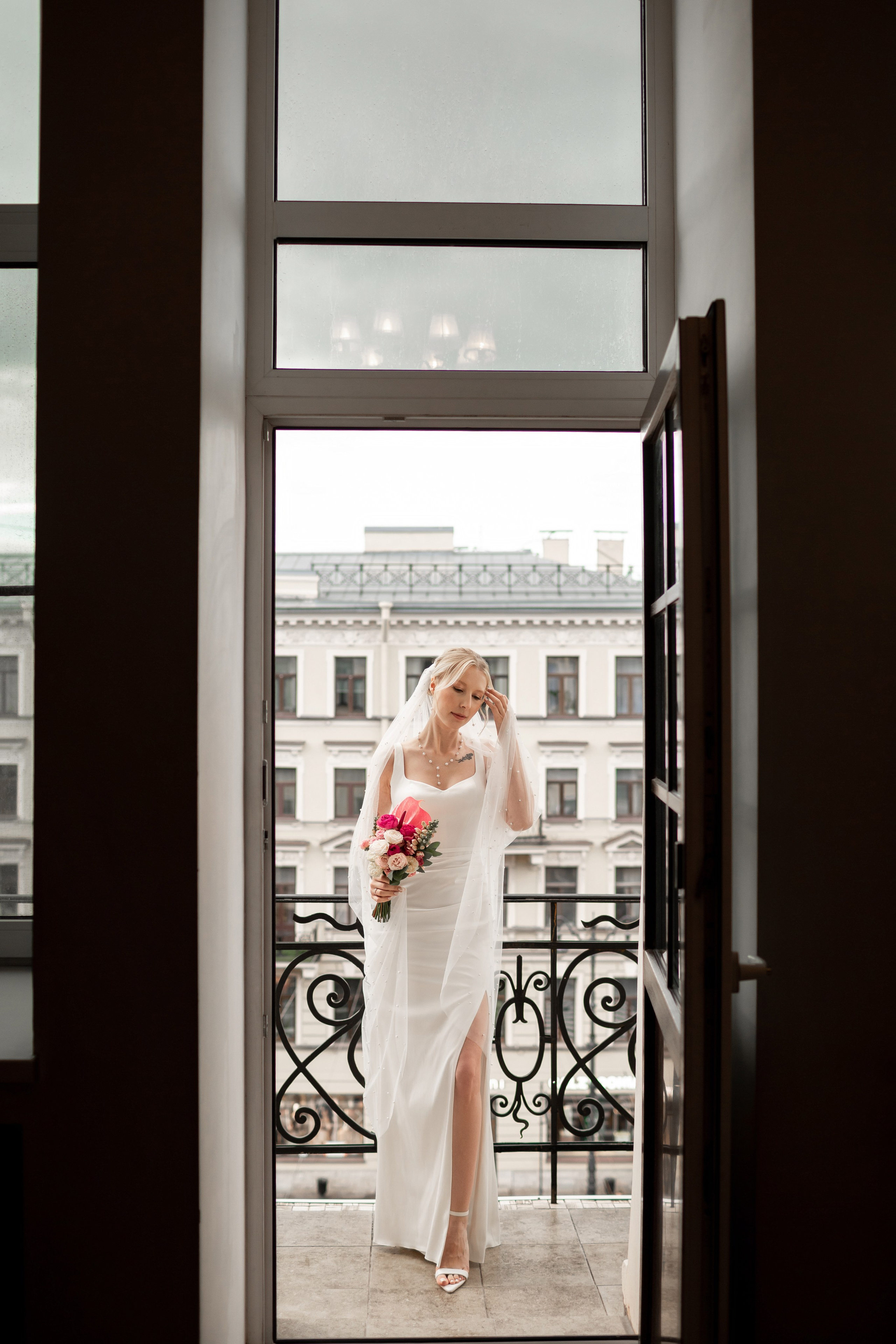 Свадебная фотосессия во дворцах Петербурга. Свадебный фотограф Кирилл Белый