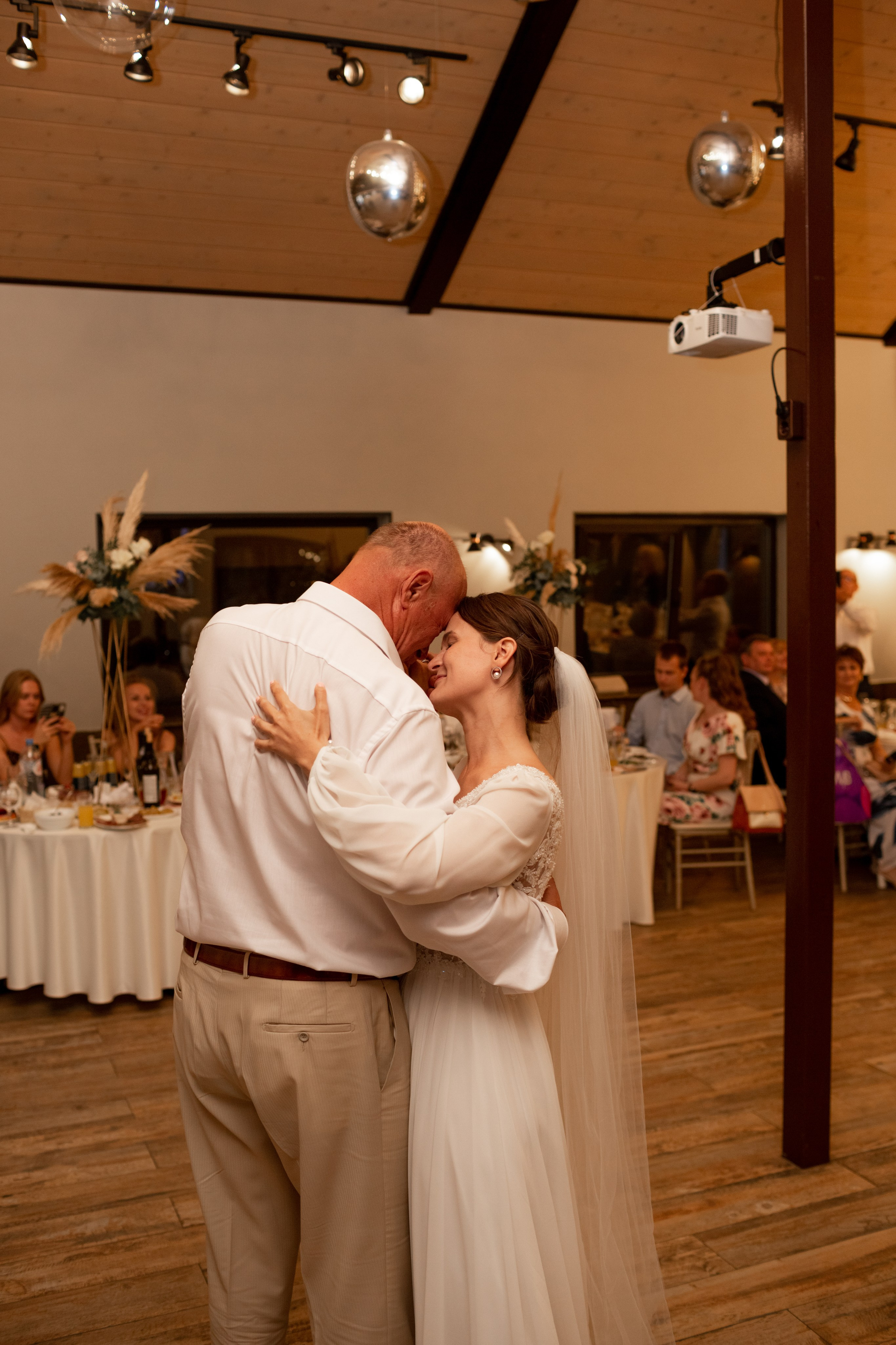 Свадебная фотопрогулка в Пушкине. Свадебный фотограф Кирилл Белый