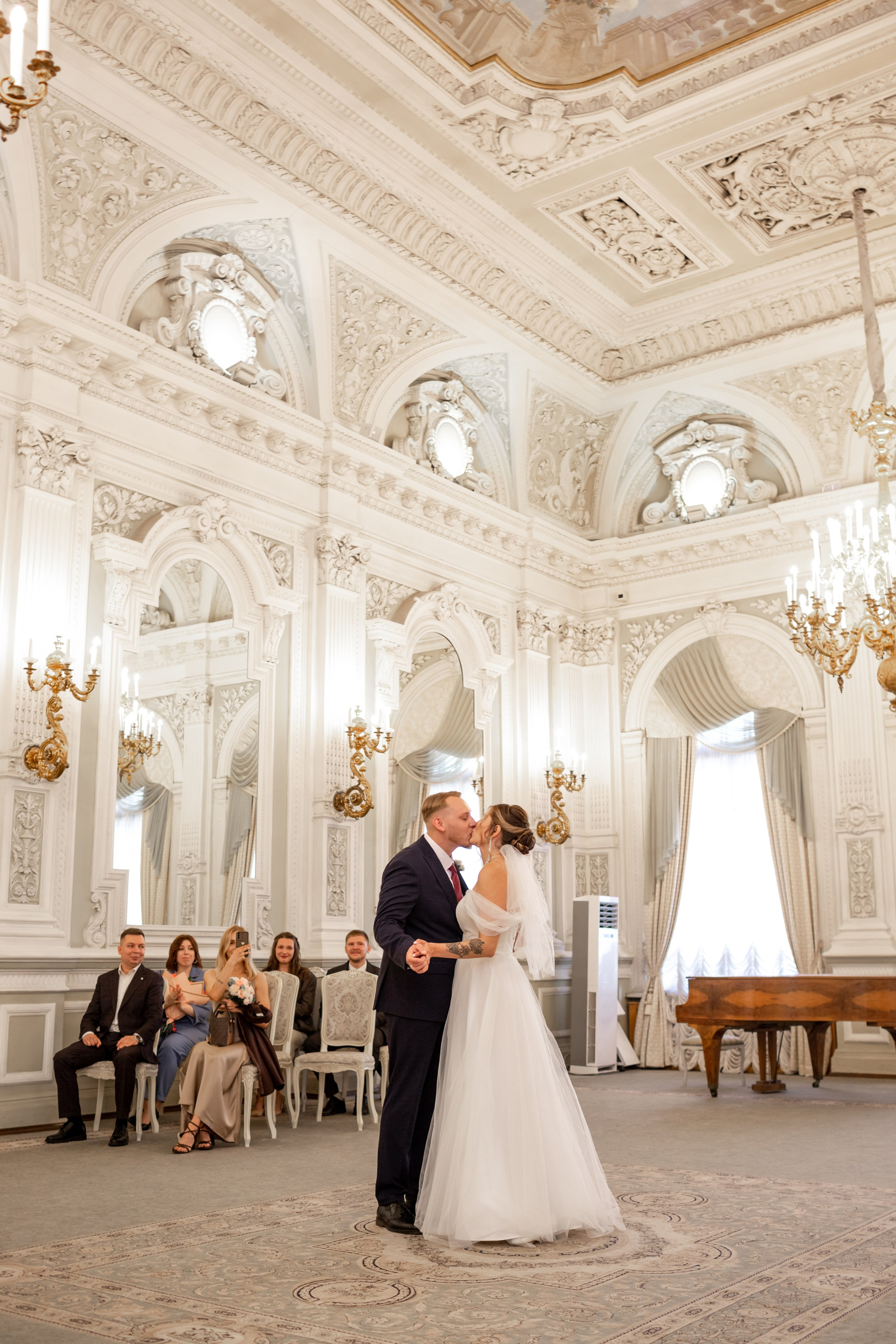 Как проходит торжественная церемония бракосочетания во Дворце на Английской набережной.