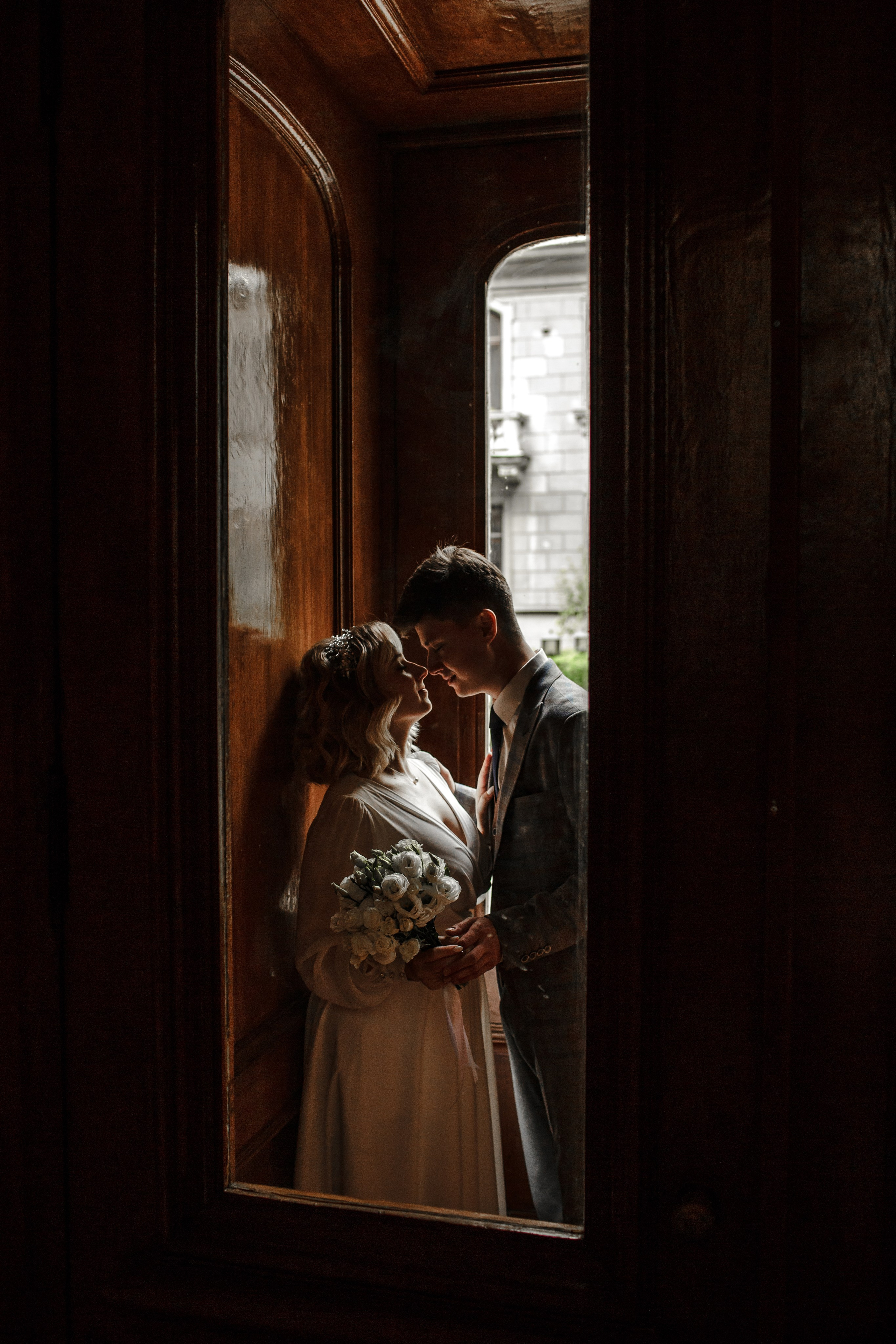 Татьяна и Евгений. Золотая осень на Петроградской стороне и в Пушкине. Свадебный фотограф Кирилл Белый