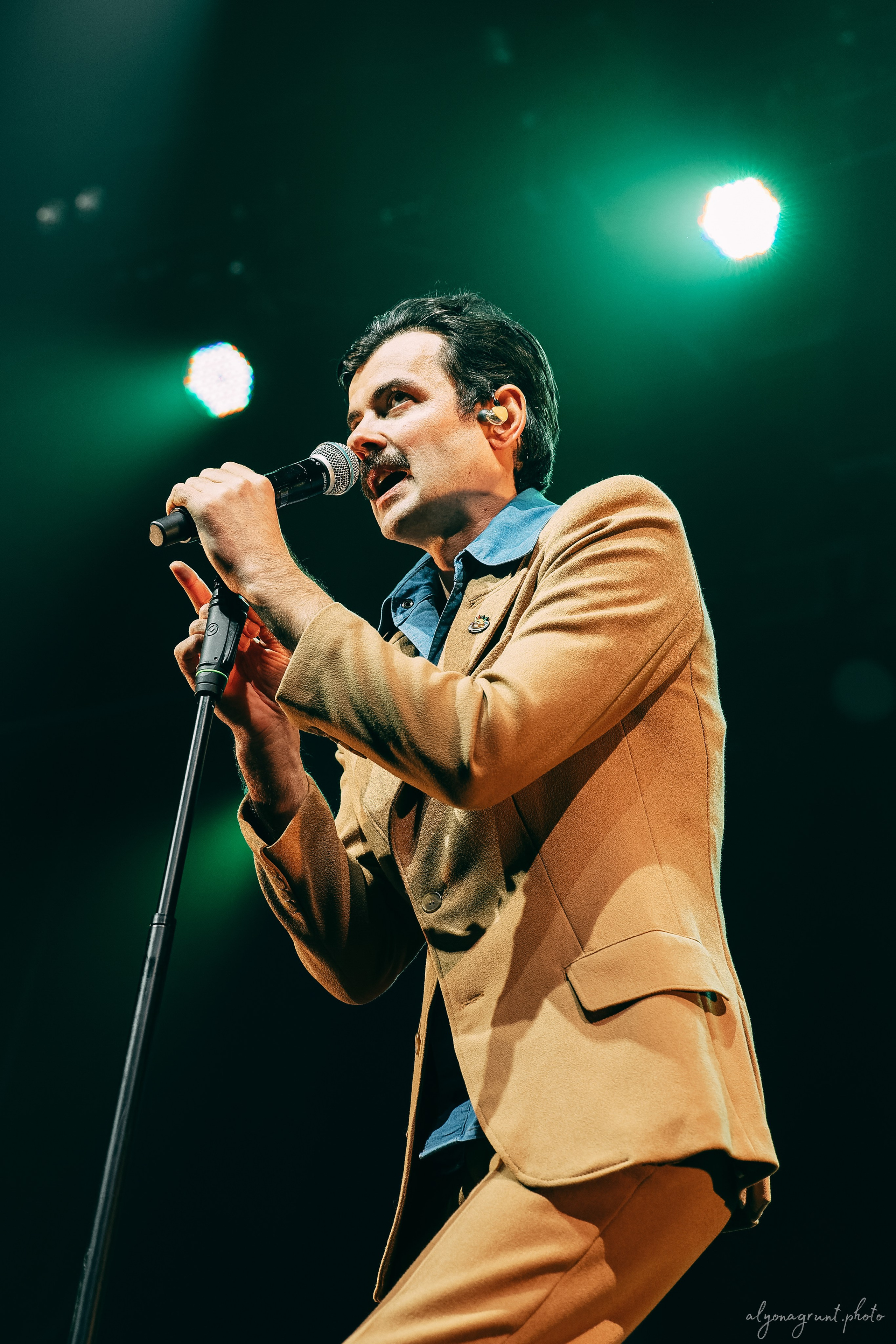 ВИА Велюр, фоторепортаж, СПб, BASE, 14.12.2025. Алена Адрианова: фотограф в Санкт-Петербурге