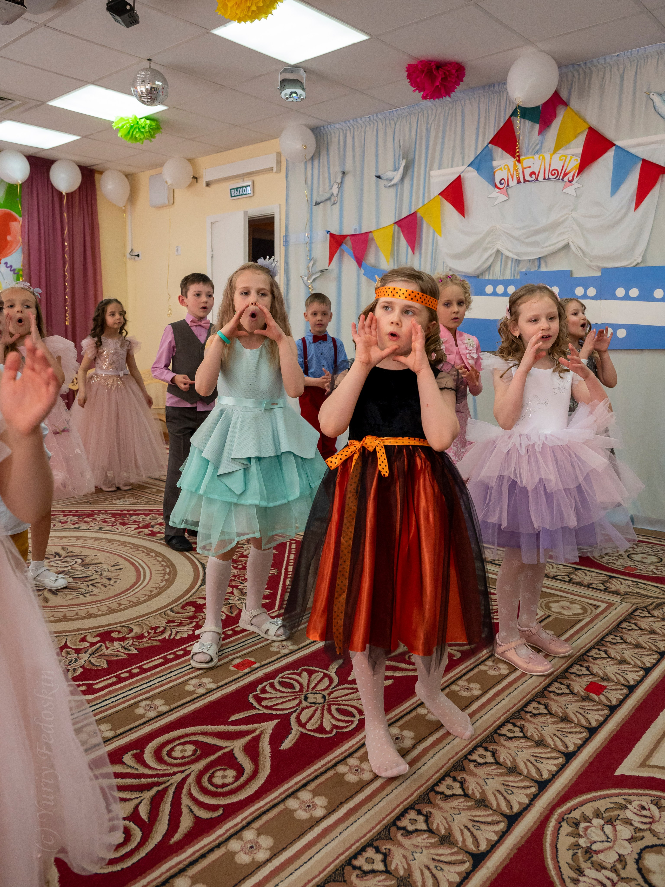 Выпускной в детском садике «Чебурашка», Королёв. Профессиональный фотограф интерьеров в Москве Юрий Федоскин