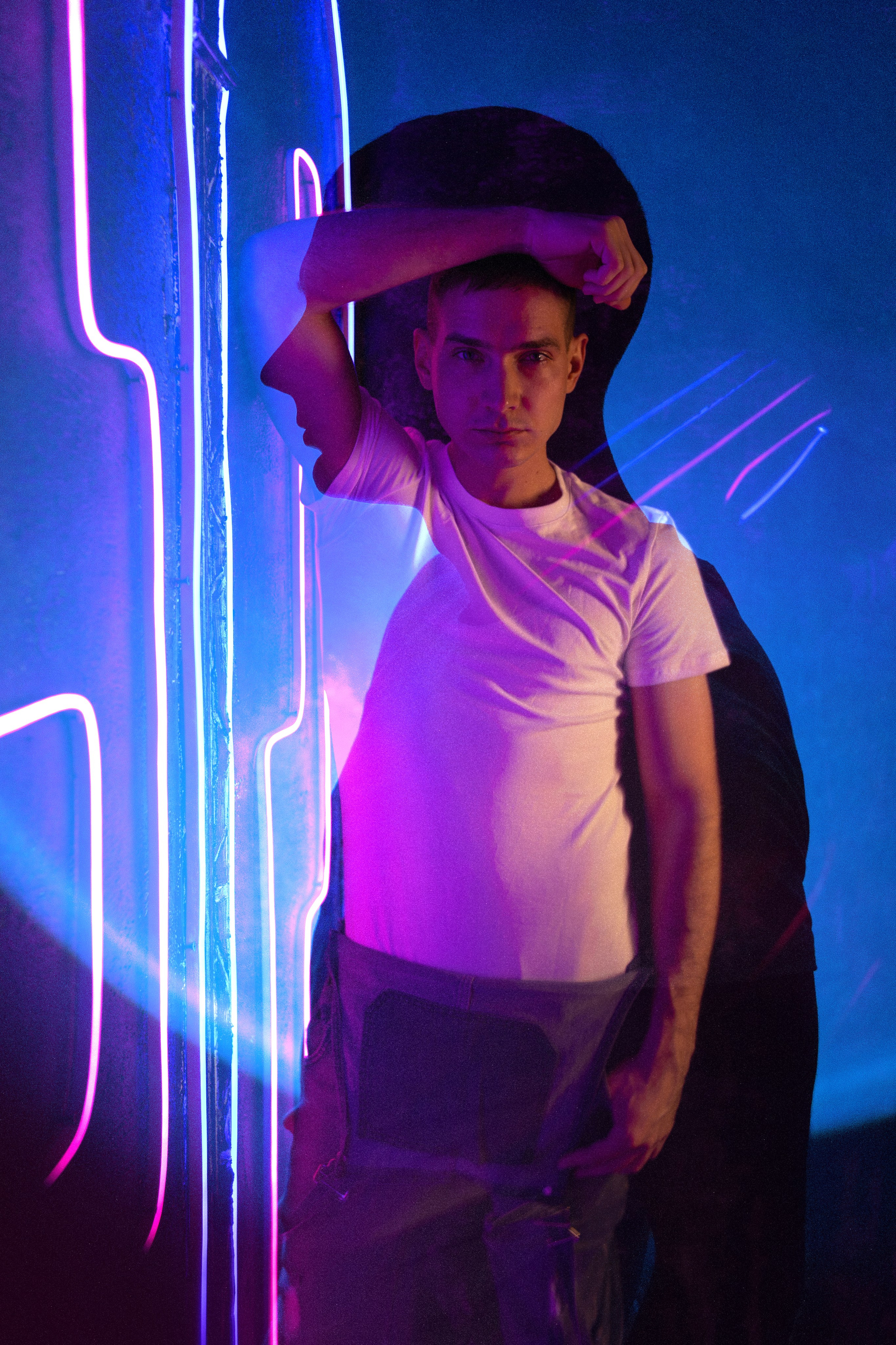 Евгений. Неон. Фотограф Регина Крикунова г. Красноярск