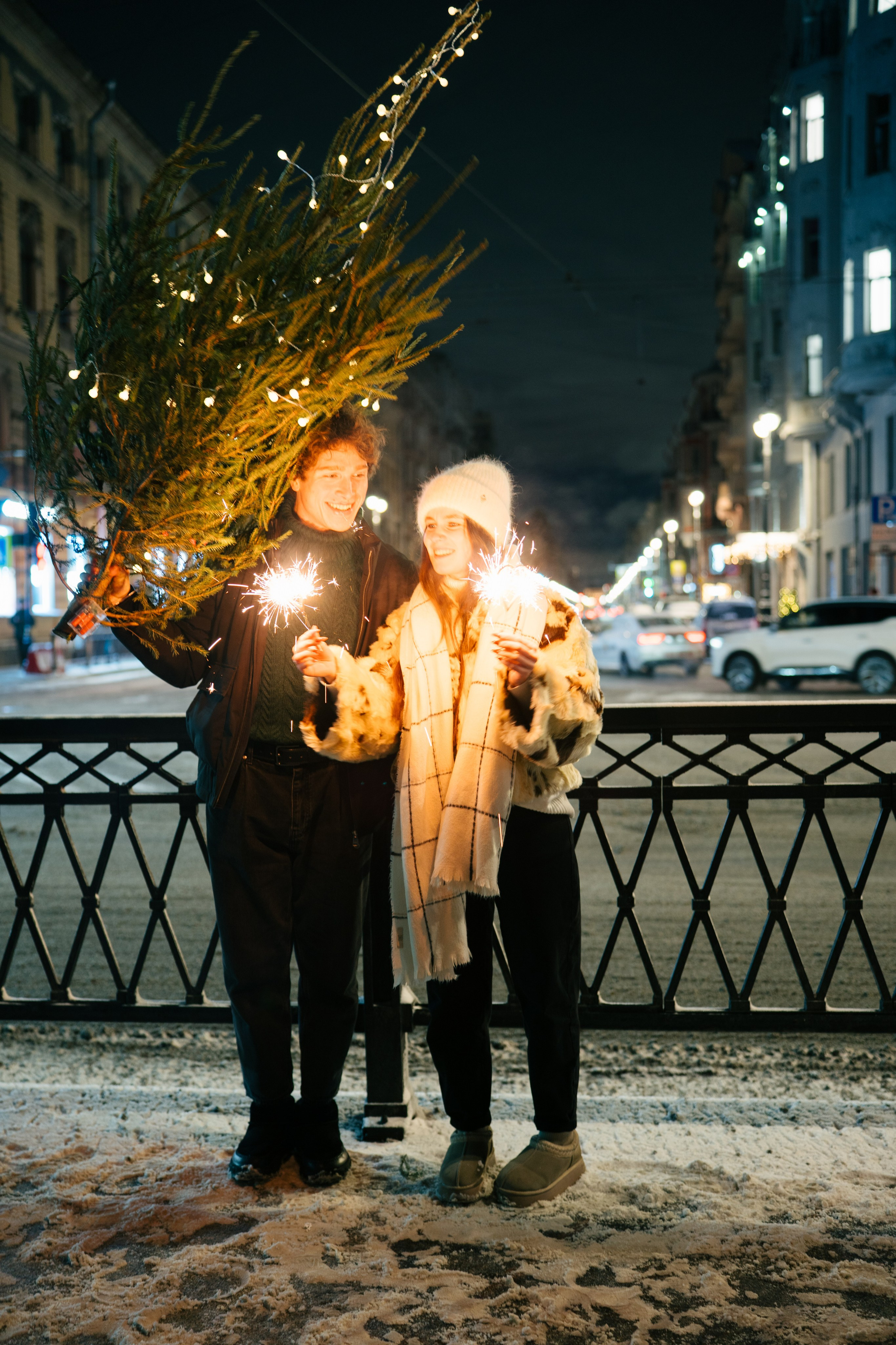 НОВОГОДНЯЯ ПРОГУЛКА ПАРЫ ПО ЧЕРНЫШЕВСКОЙ ПЕРЕД НОВЫМ ГОДОМ. Профессиональный фотограф, Санкт-Петербург — Виктория Богомолова