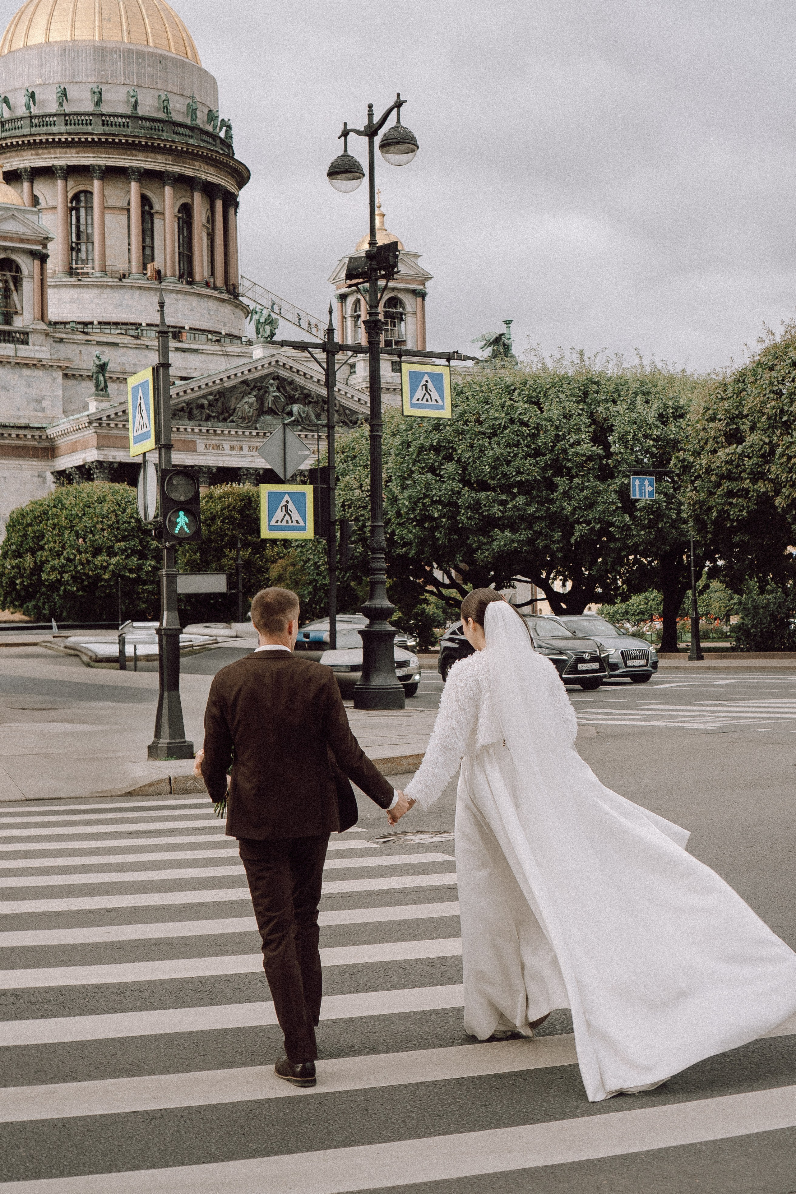 СВАДЕБНАЯ ПРОГУЛКА В САНТК-ПЕТЕРБУРГЕ (ИСАКИЕВСКИЙ СОБОР, ЗИМНЯЯ КАНАВКА, ЭРМИТАЖ И БОЛЬШАЯ МОРСКАЯ УЛИЦА). Профессиональный фотограф, Санкт-Петербург — Виктория Богомолова