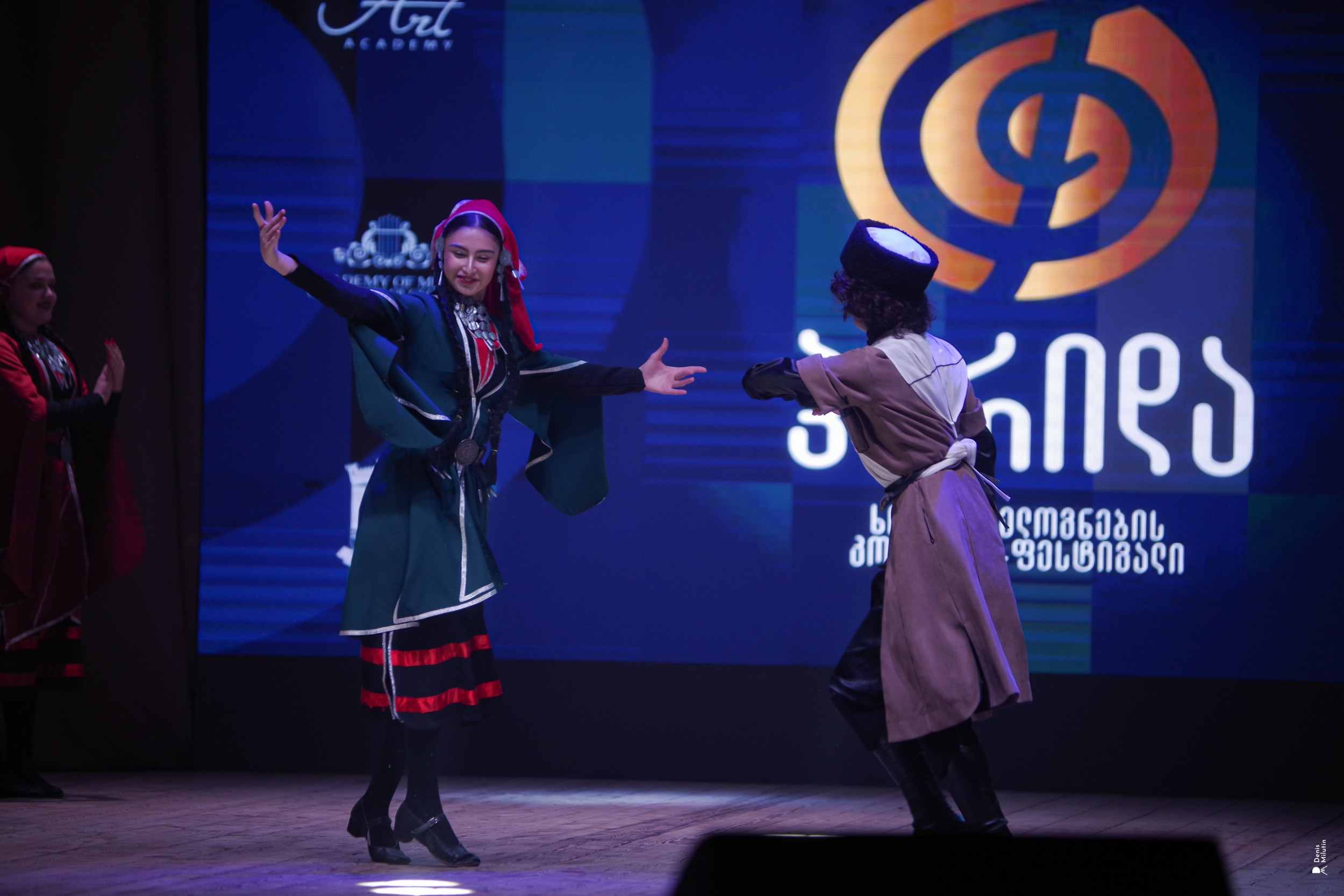 Танцы в Хоби. Портретный фотограф Денис Милютин