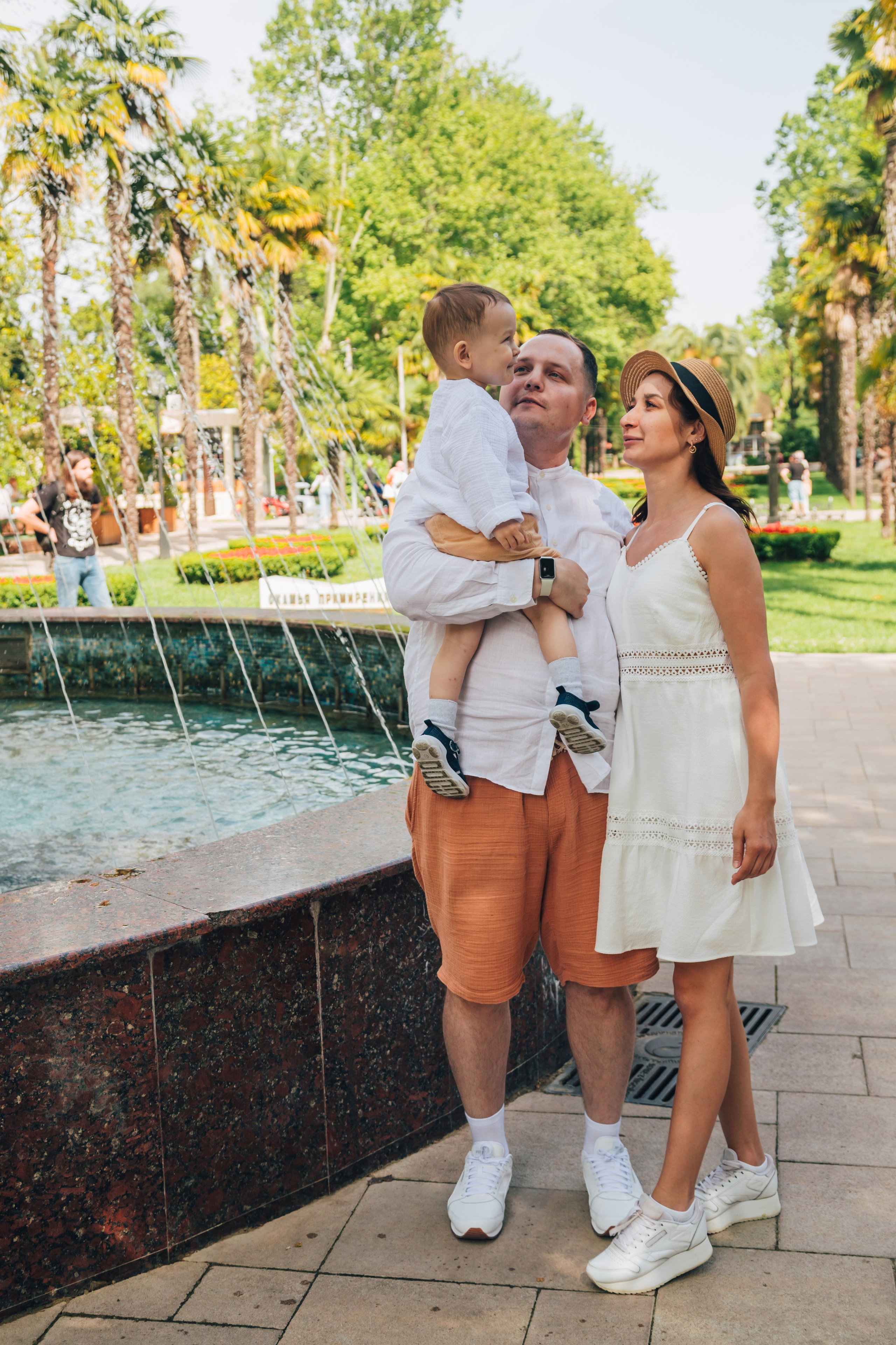 Дима, Ляйсан и Миша на Ривьере (Май 2025 г.). Фотограф Сочи, Адлер, Красная Поляна — Вероника Радченко